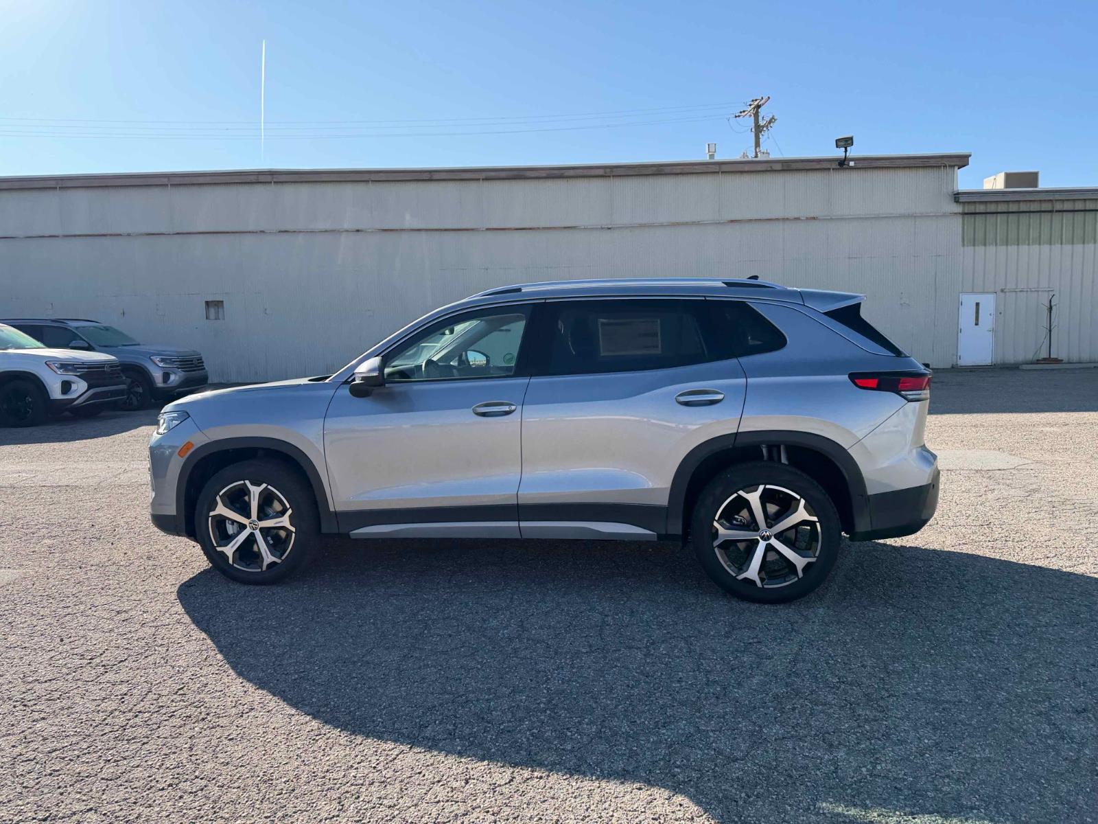 View vehicle photo 4
