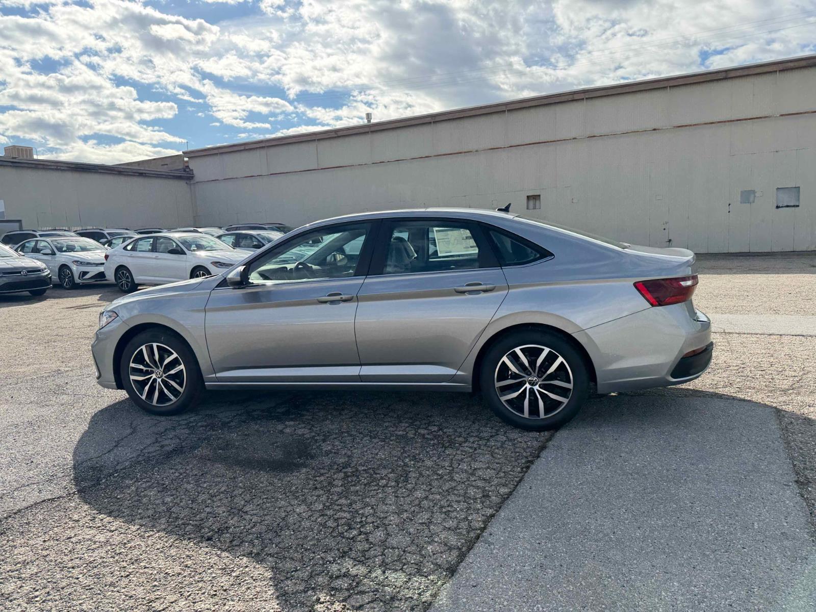 View vehicle photo 4