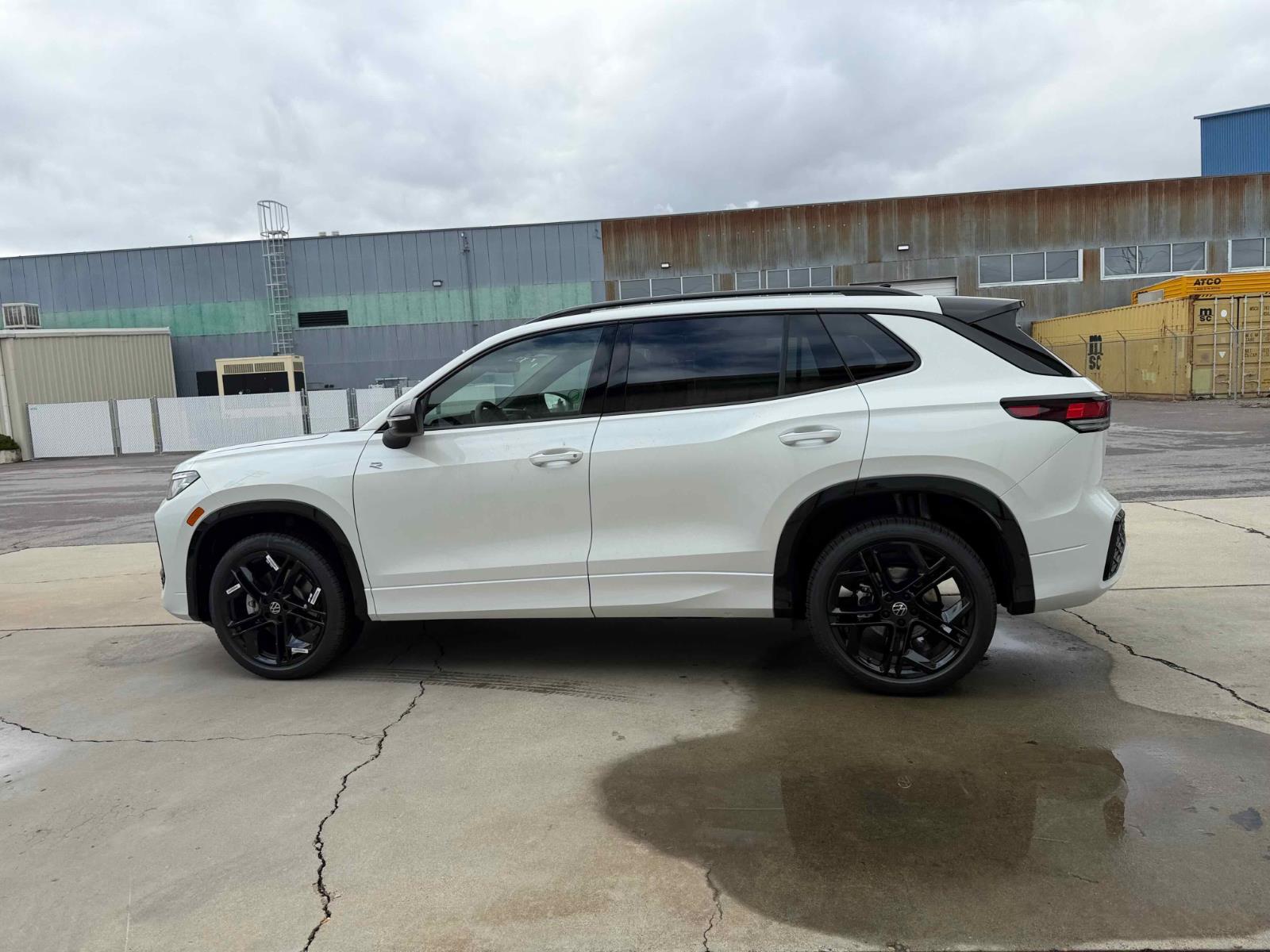View vehicle photo 4