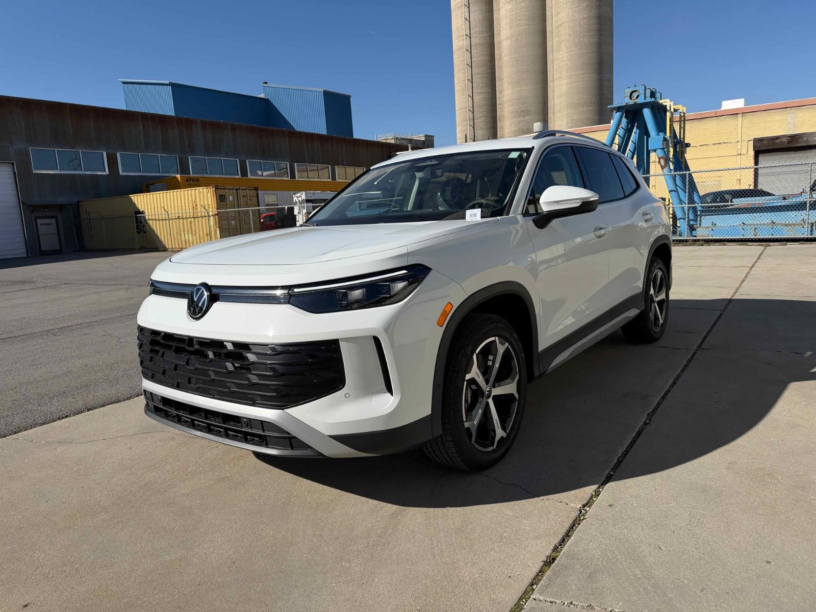 View vehicle photo 3