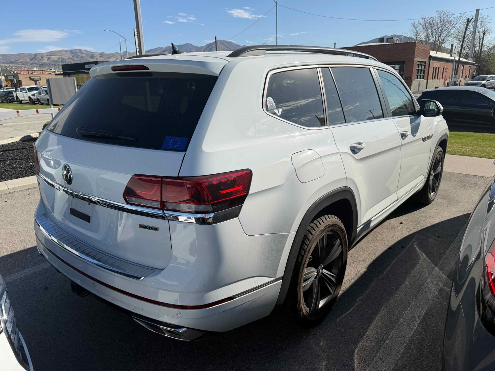 View vehicle photo 4