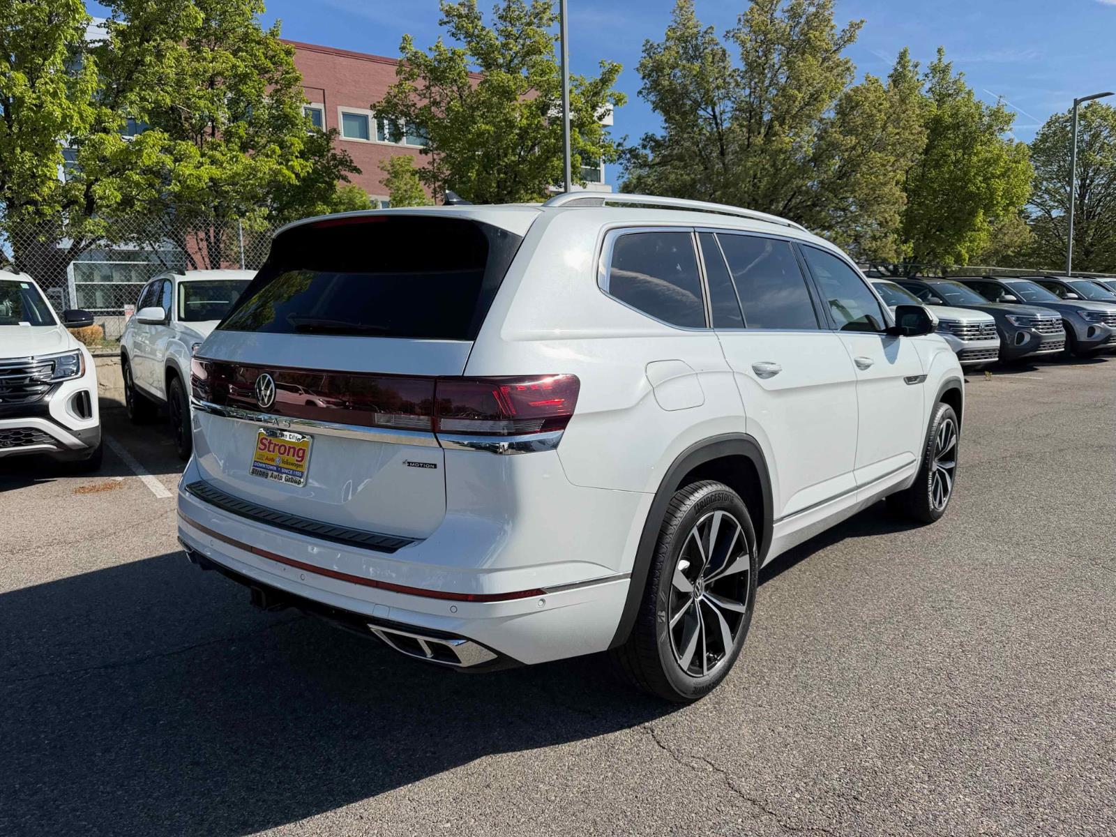 View vehicle photo 7