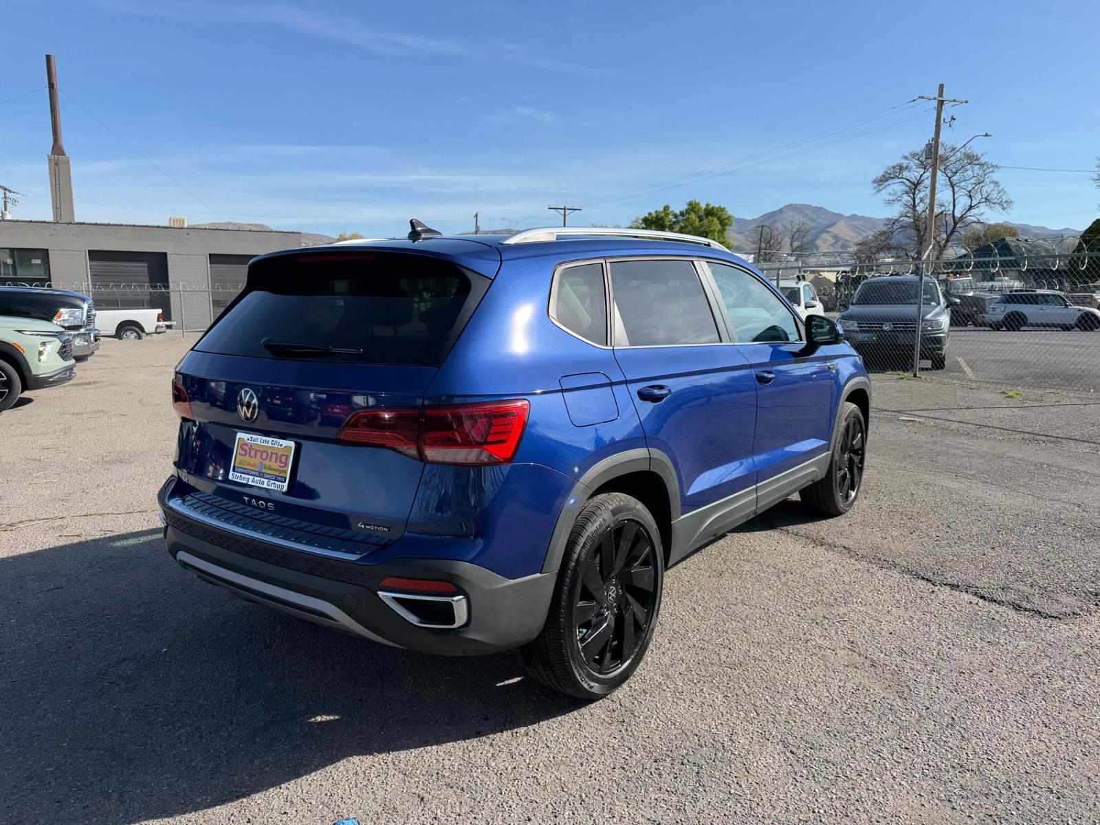 View vehicle photo 7