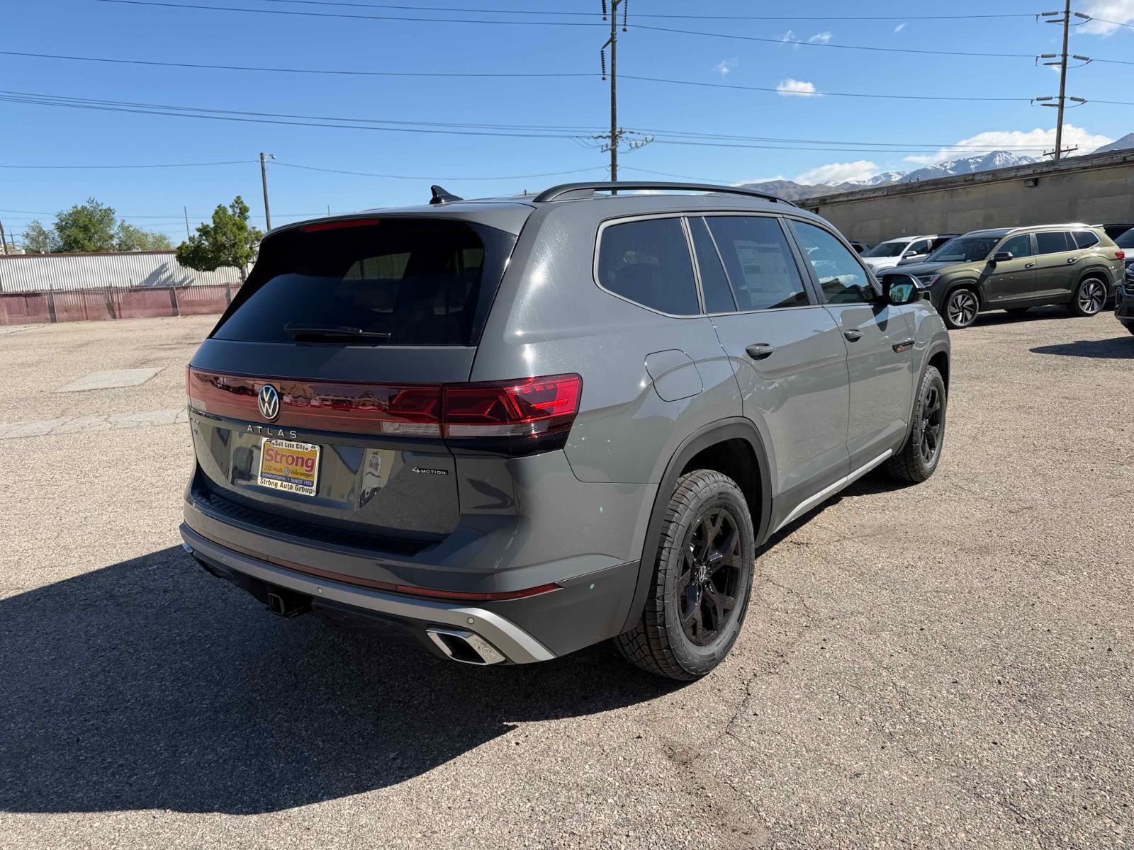 View vehicle photo 7