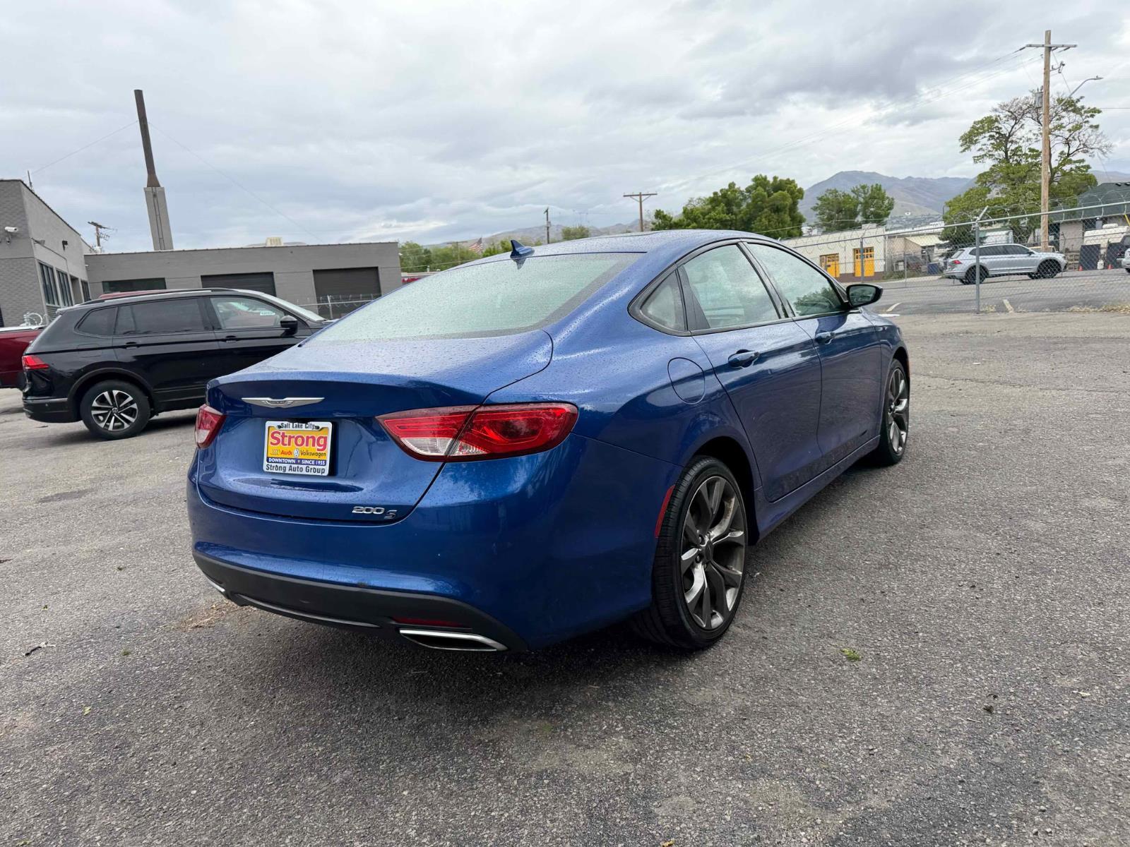 View vehicle photo 7