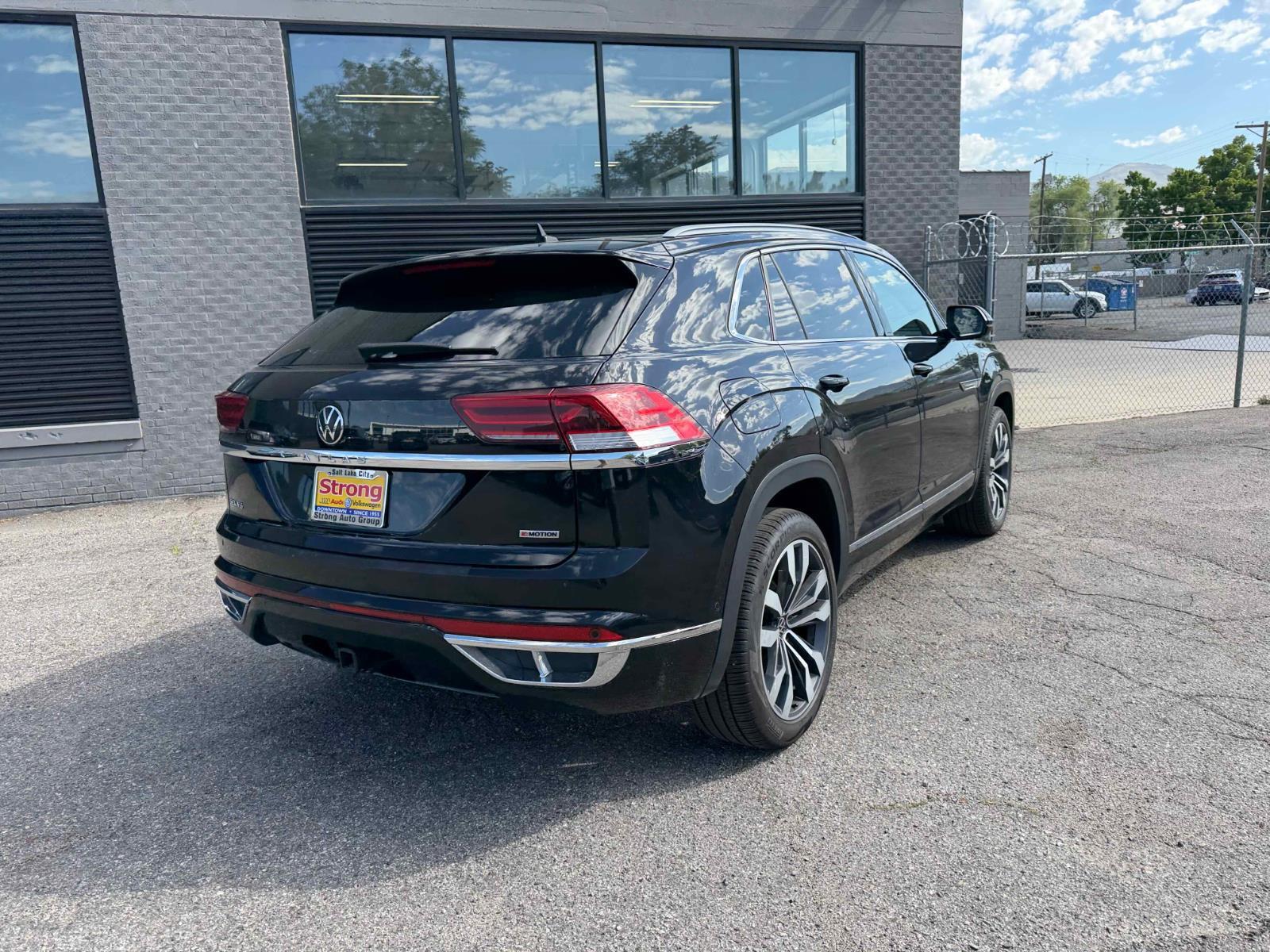 View vehicle photo 7
