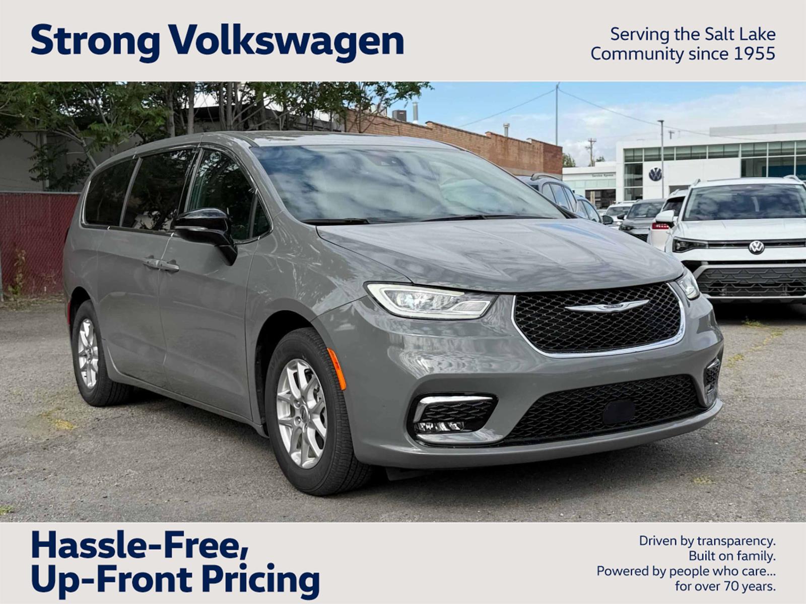 Ceramic Gray Clearcoat 2025 Chrysler Pacifica Minivan Front-Wheel Drive 9-Speed Automatic