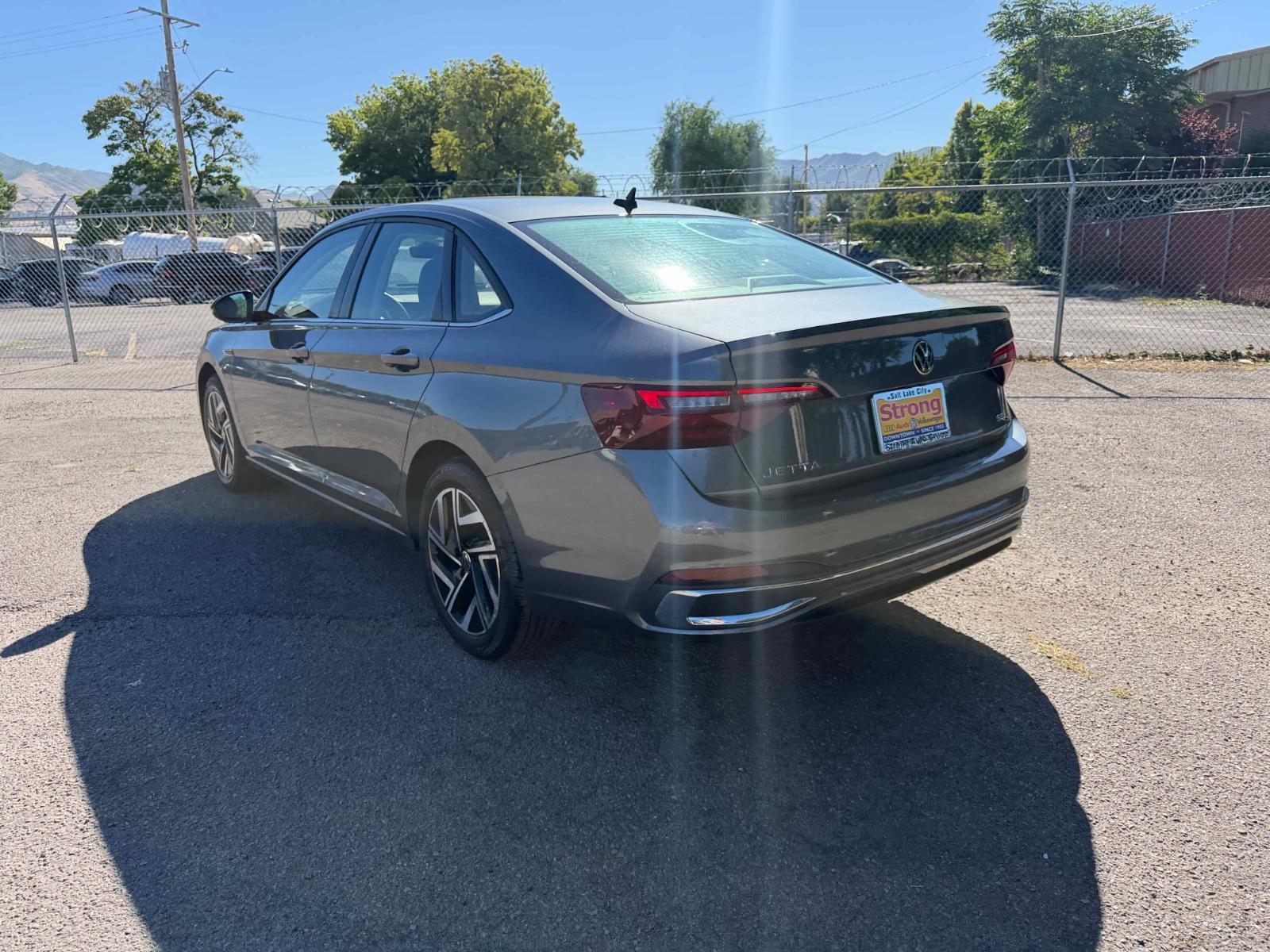 View vehicle photo 7