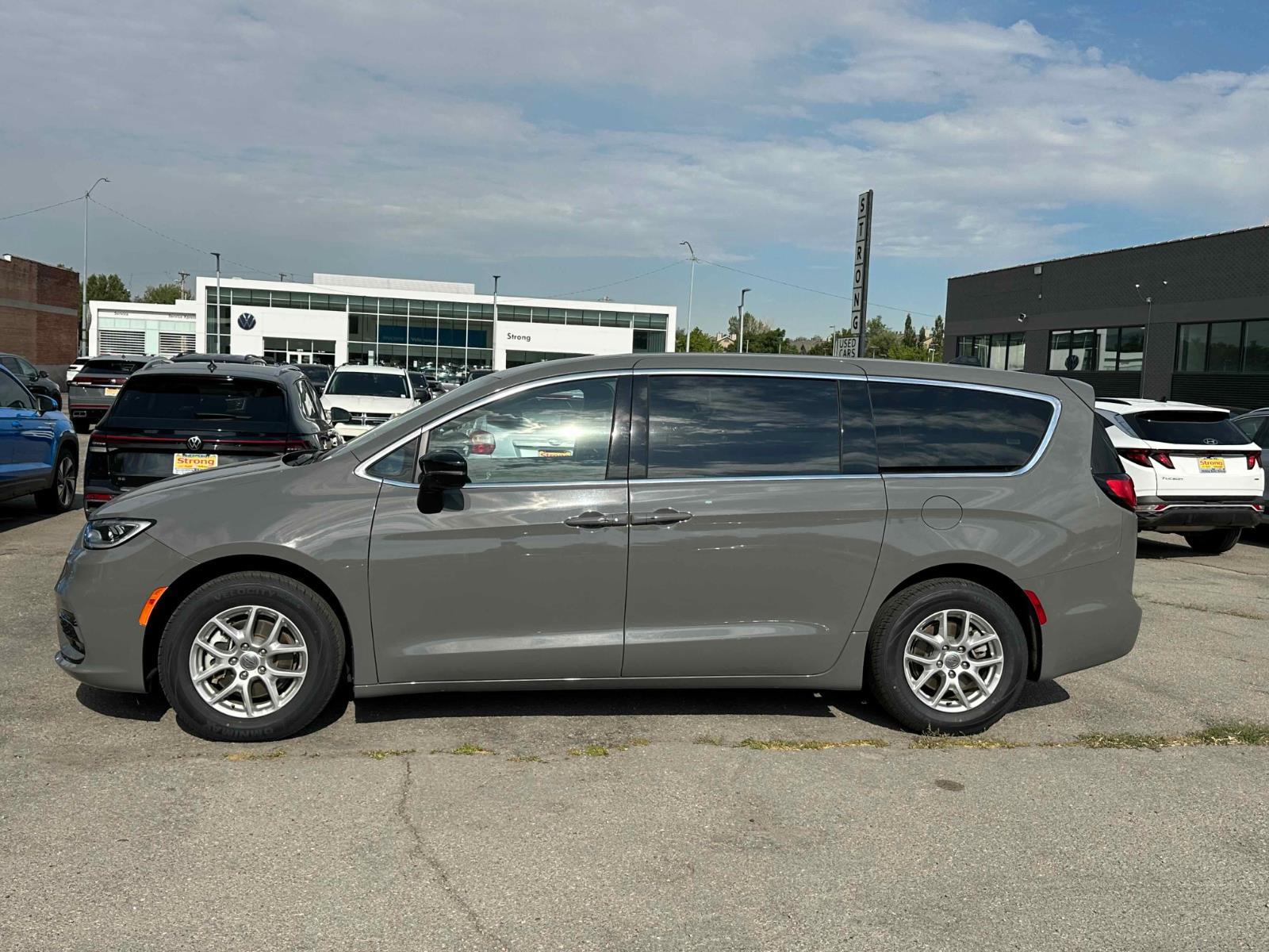 View vehicle photo 4