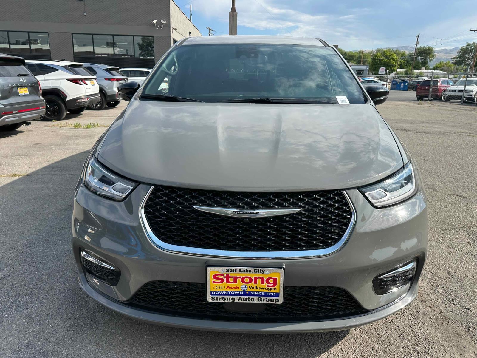 View vehicle photo 2