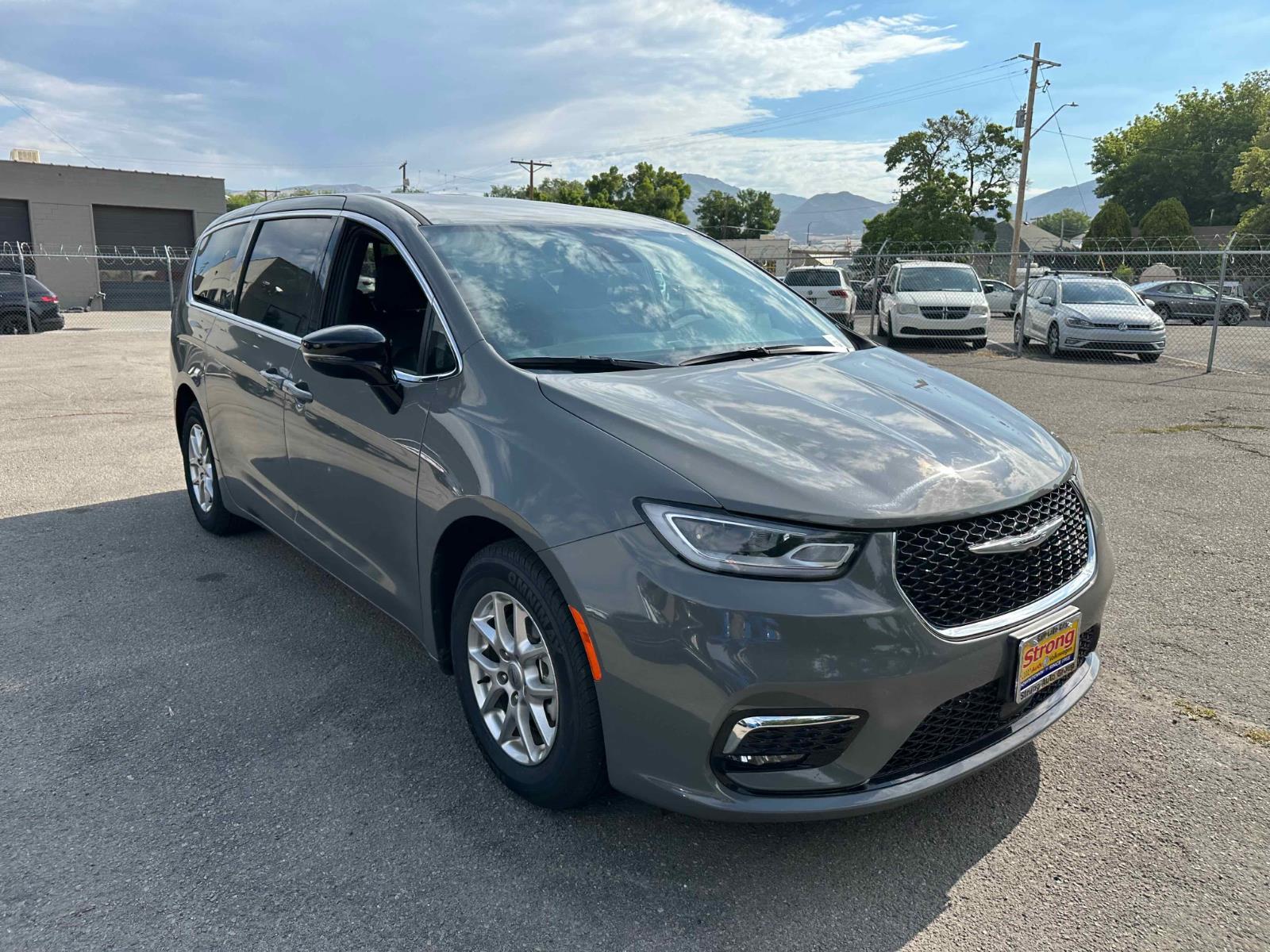 View vehicle photo 5