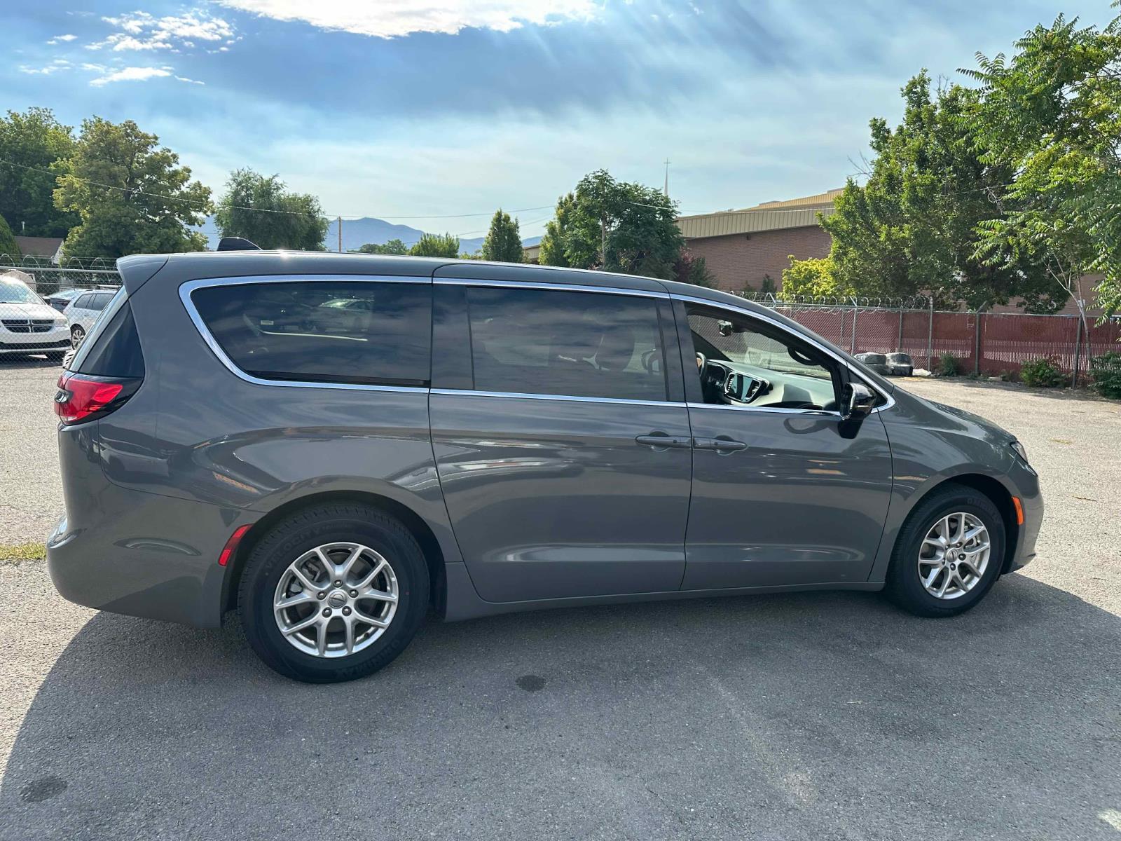 View vehicle photo 7
