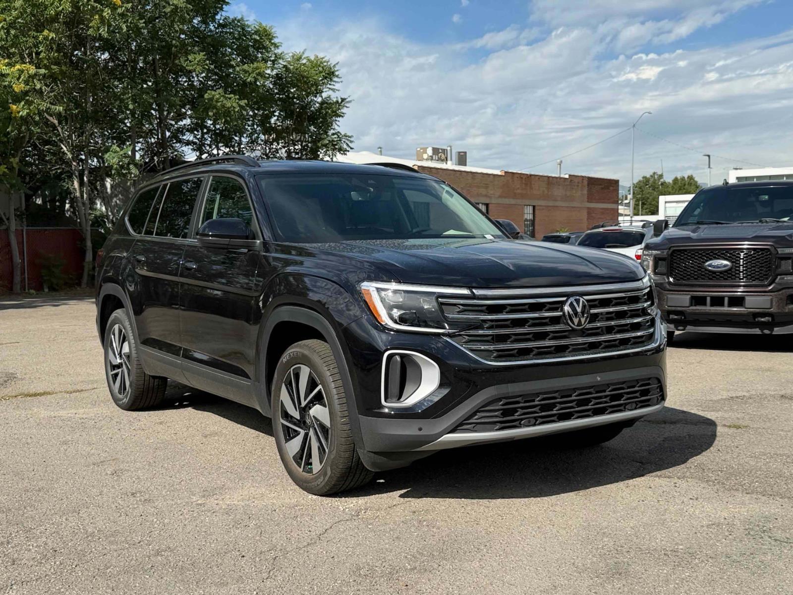 Deep Black Pearl 2026 Volkswagen Atlas SUV / Crossover All-Wheel Drive Automatic