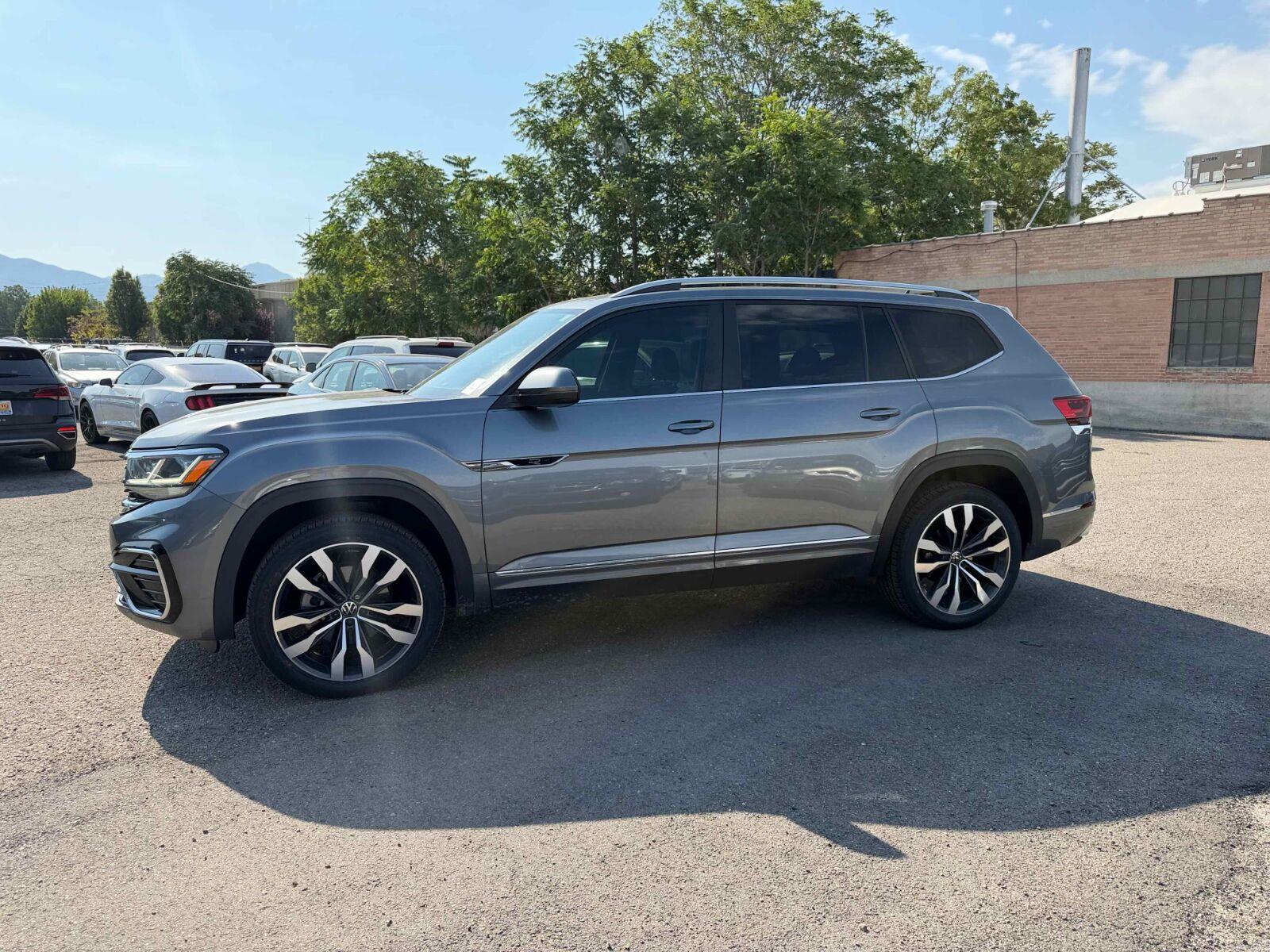 View vehicle photo 4