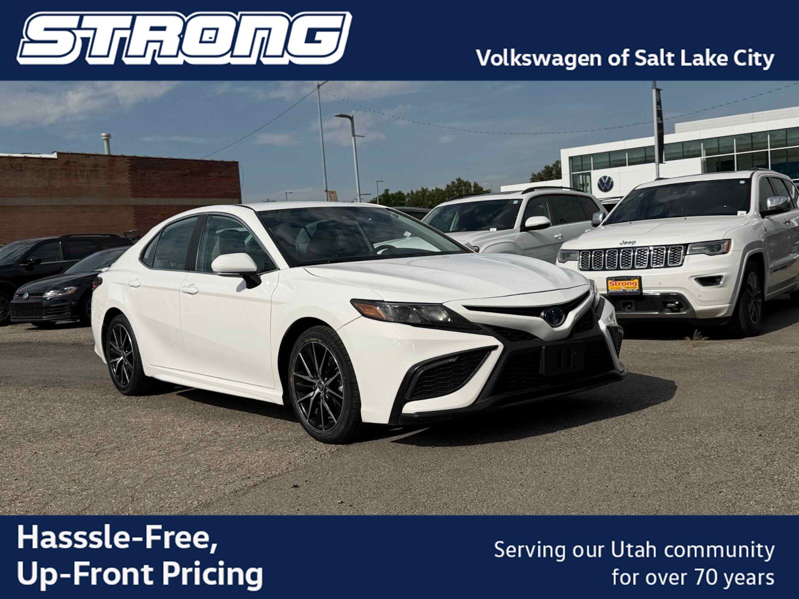 Super White 2022 Toyota Camry Hybrid Sedan Front-Wheel Drive Continuously Variable Transmission