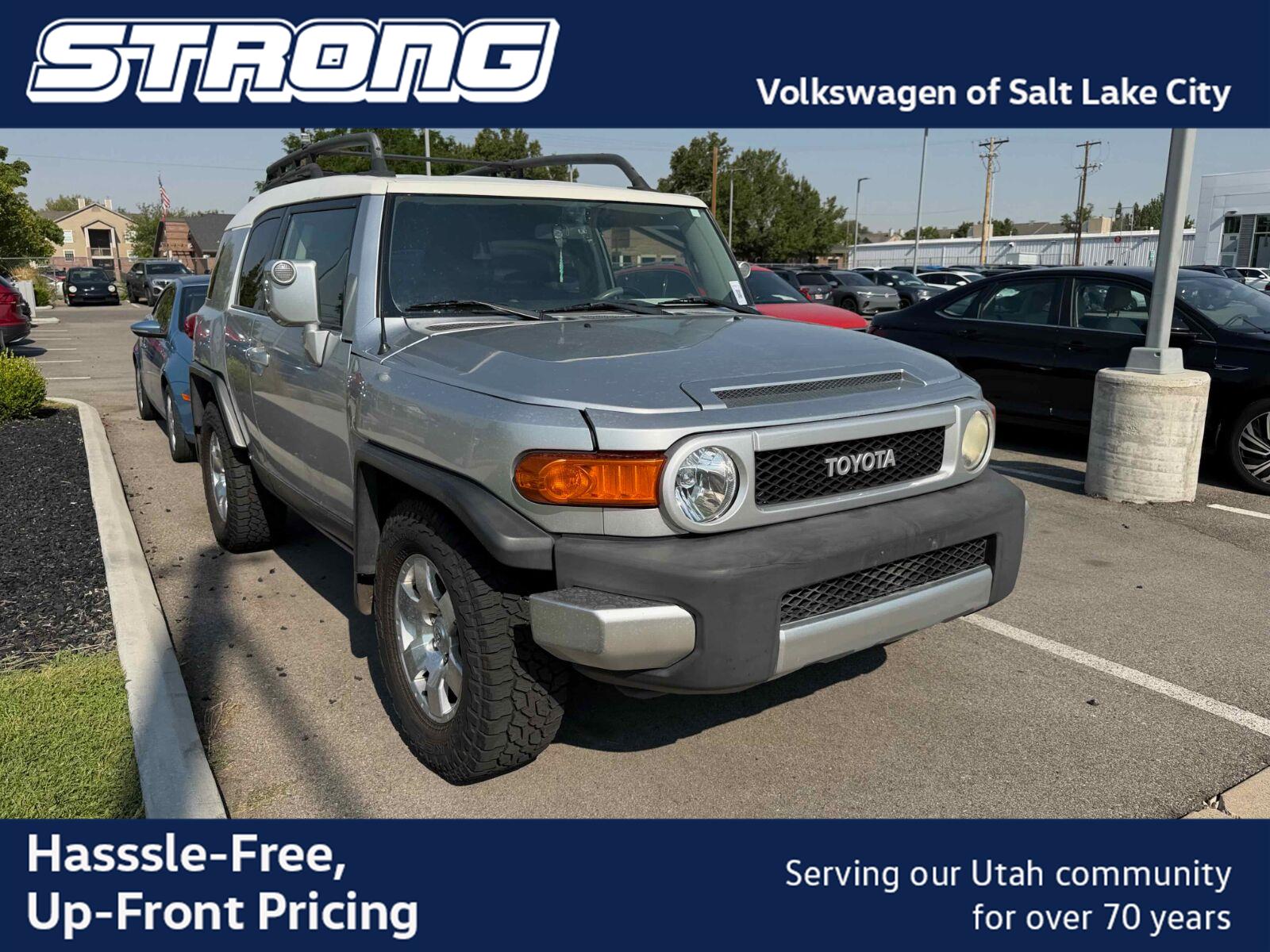 White/Titanium Metallic 2007 Toyota FJ Cruiser SUV / Crossover Rear-Wheel Drive Automatic