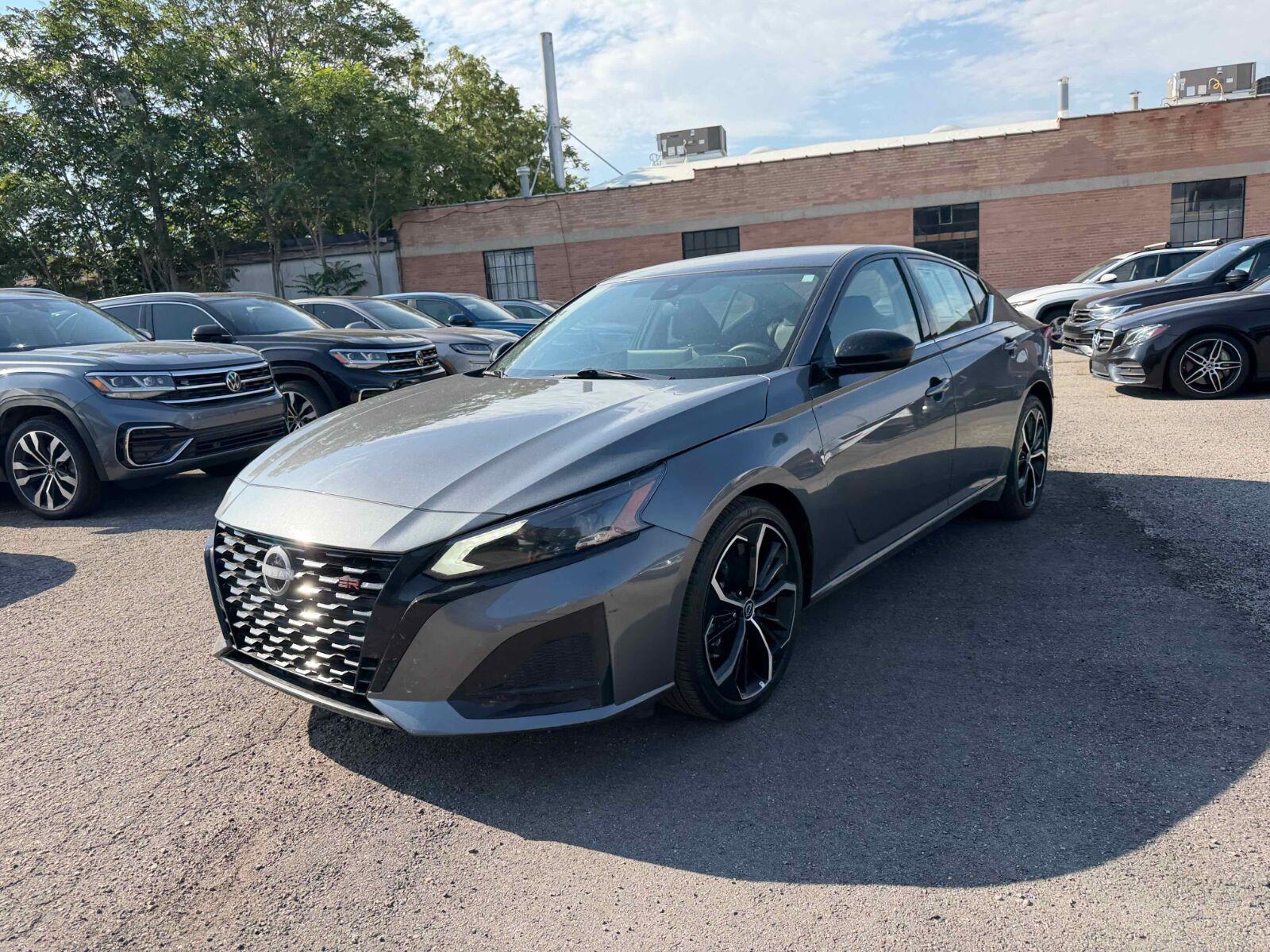 View vehicle photo 3