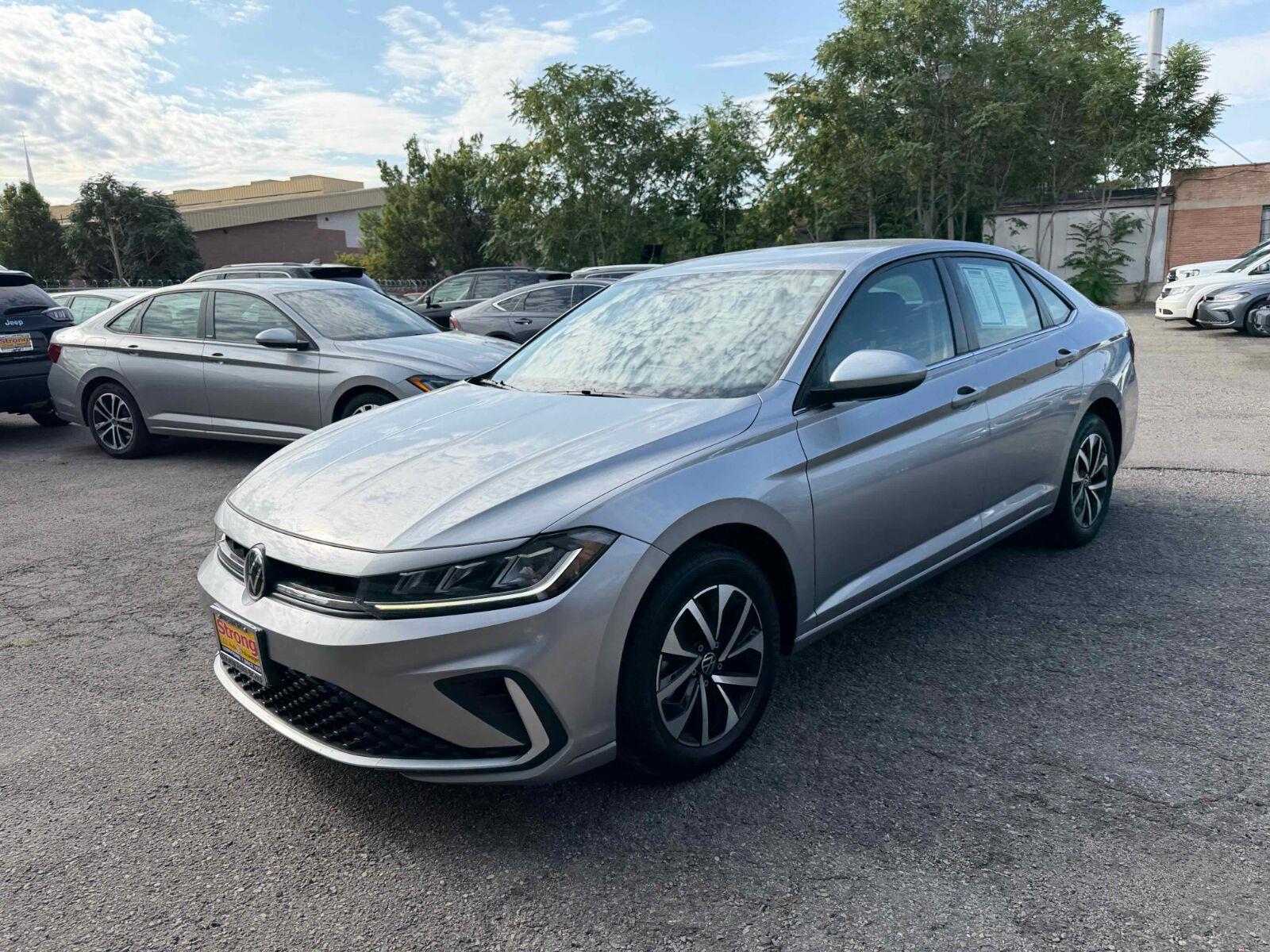 View vehicle photo 3