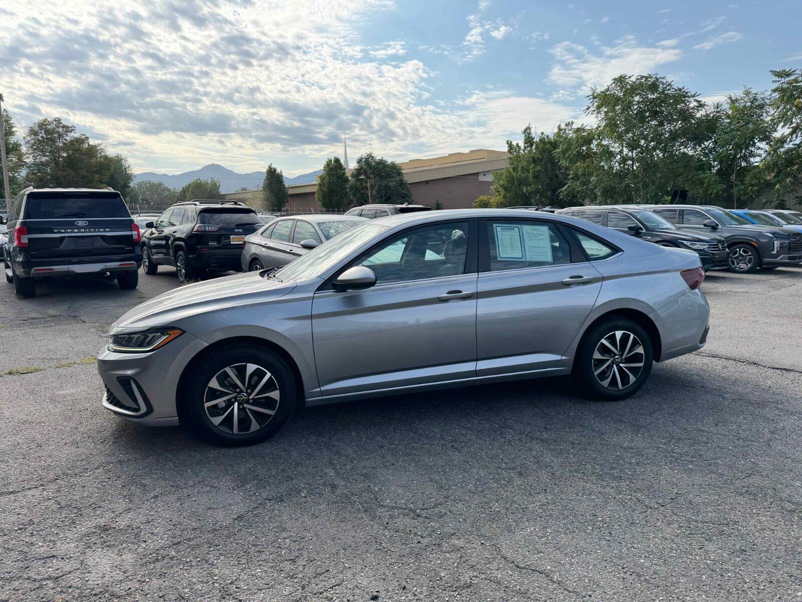 View vehicle photo 4