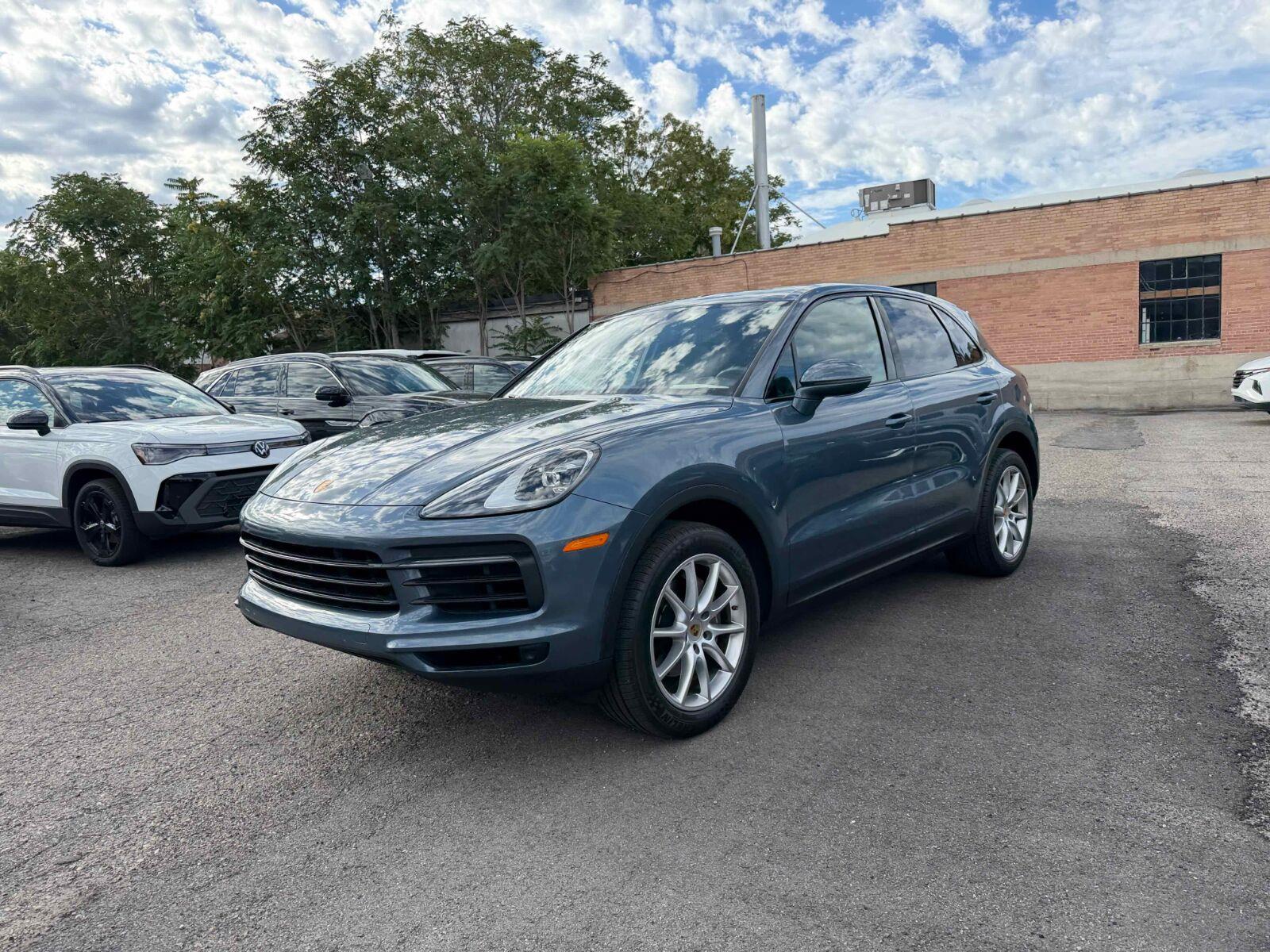 View vehicle photo 3