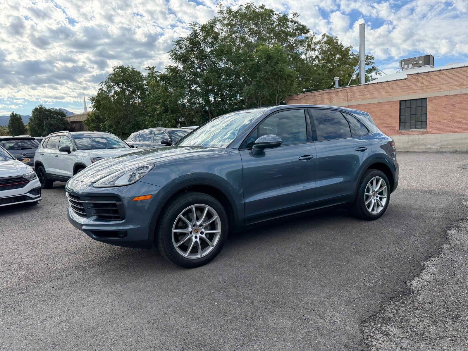 View vehicle photo 4
