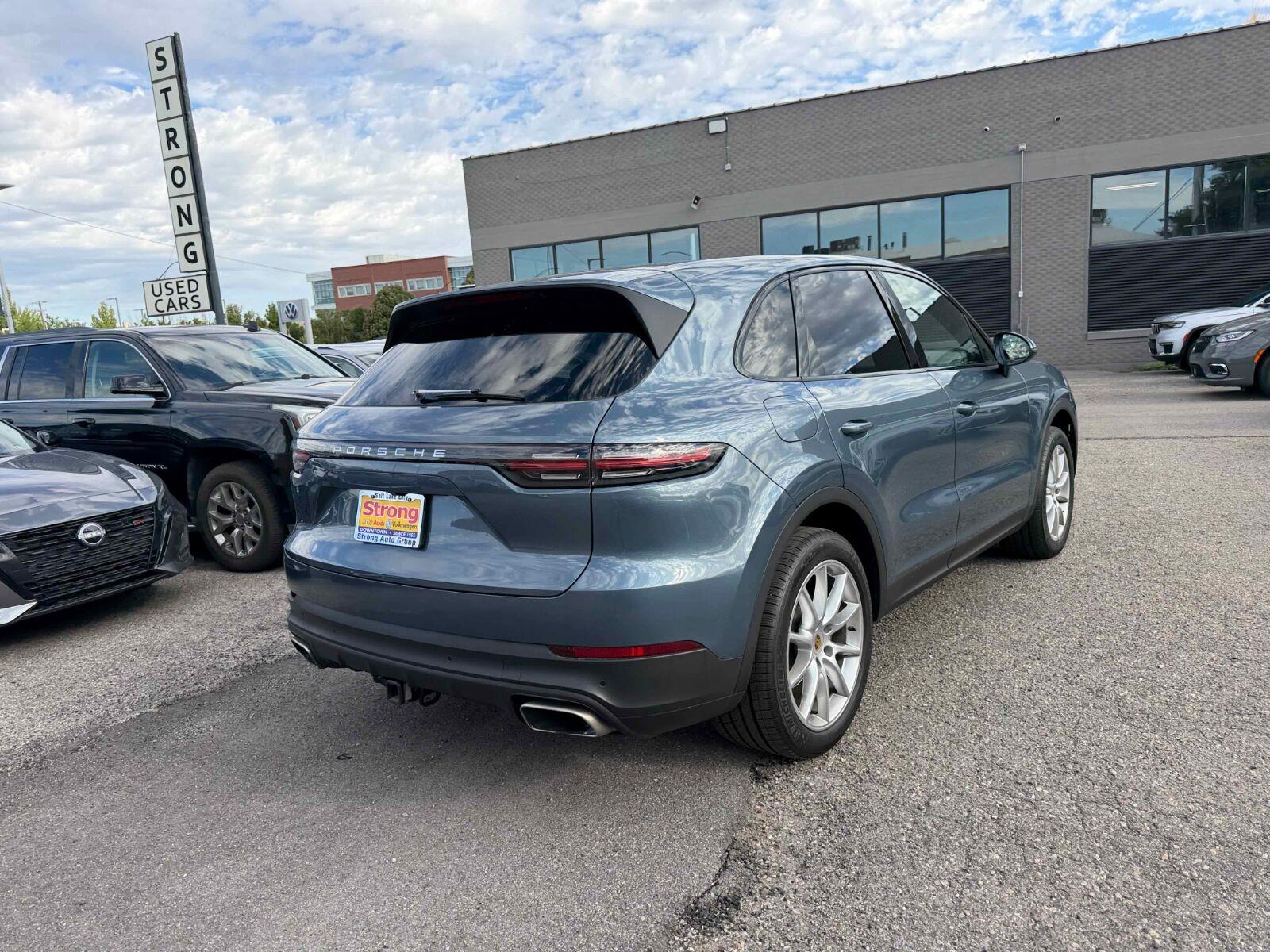 View vehicle photo 7