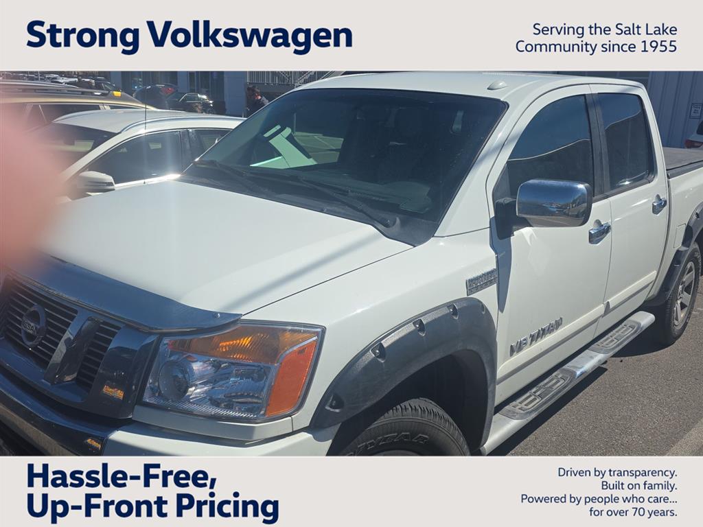 Glacier White 2014 Nissan Titan SV Crew Cab 4WD Pickup Truck Four-Wheel Drive Automatic