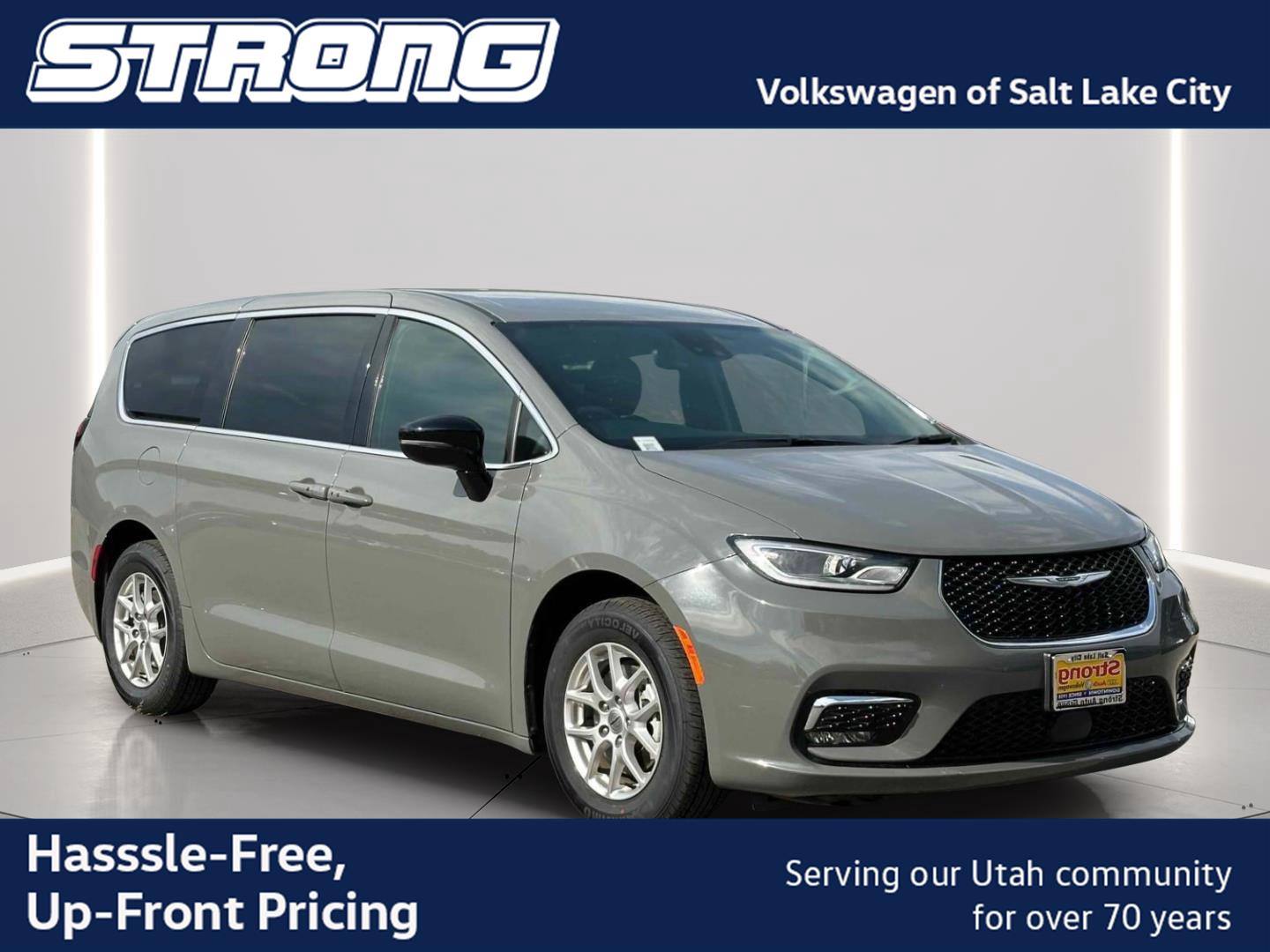 Ceramic Gray Clearcoat 2025 Chrysler Pacifica Minivan Front-Wheel Drive 9-Speed Automatic
