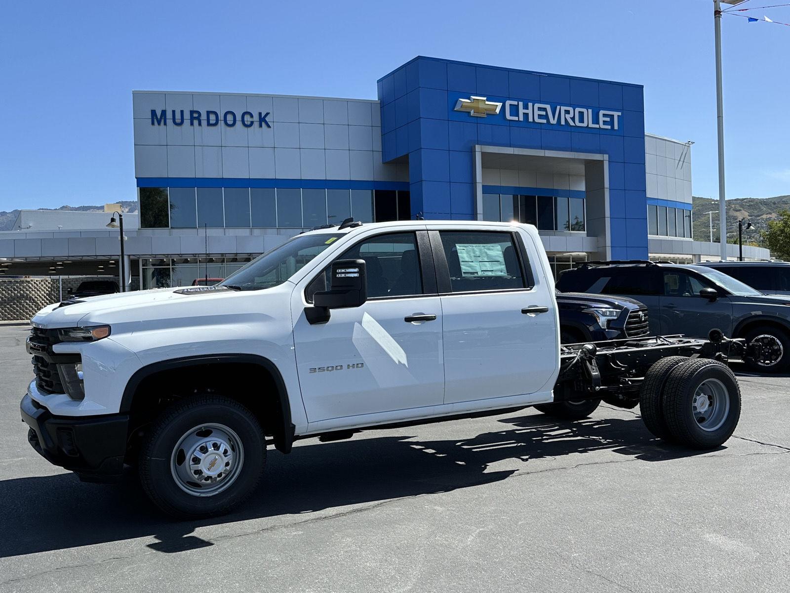 Summit White 2026 Chevrolet Silverado 3500HD Chassis Pickup Truck Four-Wheel Drive Automatic