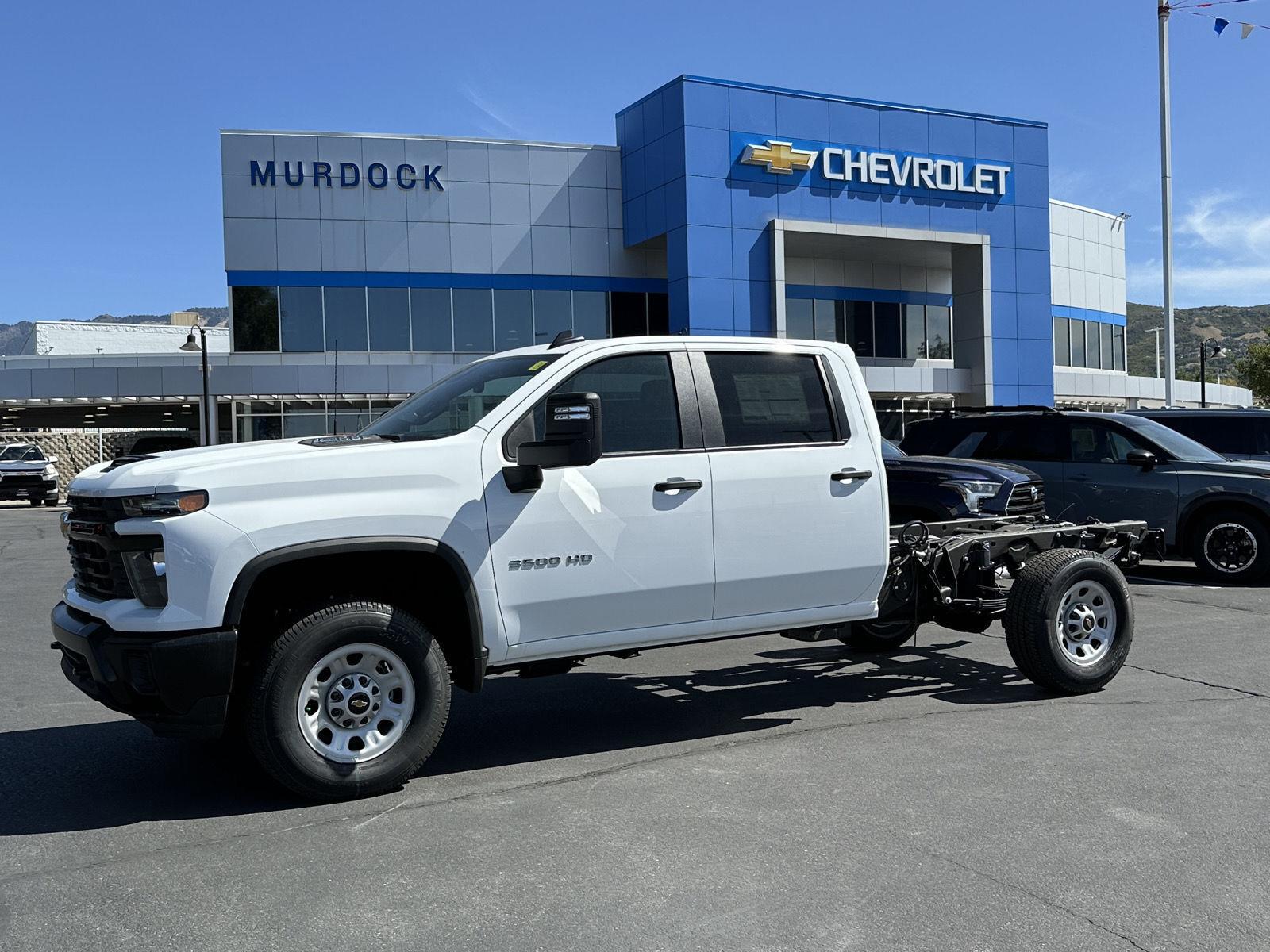 Summit White 2026 Chevrolet Silverado 3500HD Pickup Truck Four-Wheel Drive Automatic