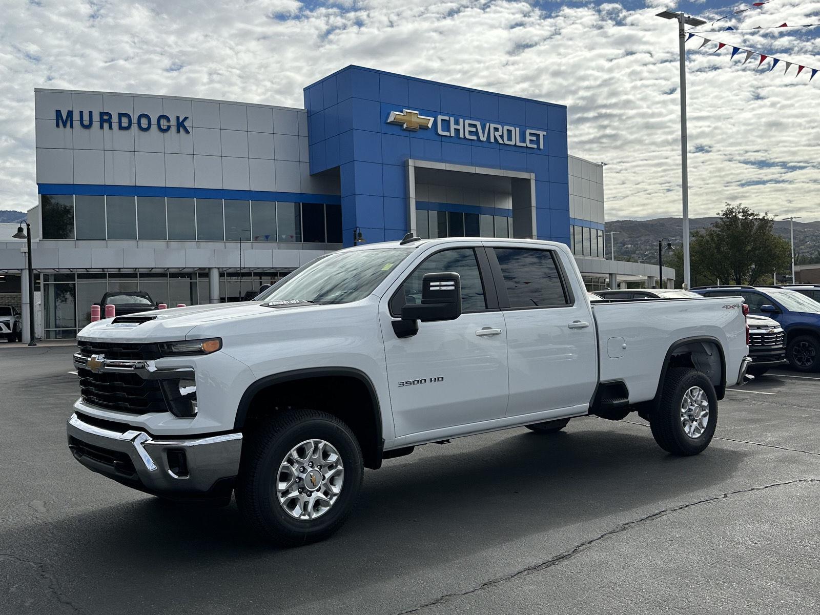 Summit White 2026 Chevrolet Silverado 3500HD Pickup Truck Four-Wheel Drive Automatic
