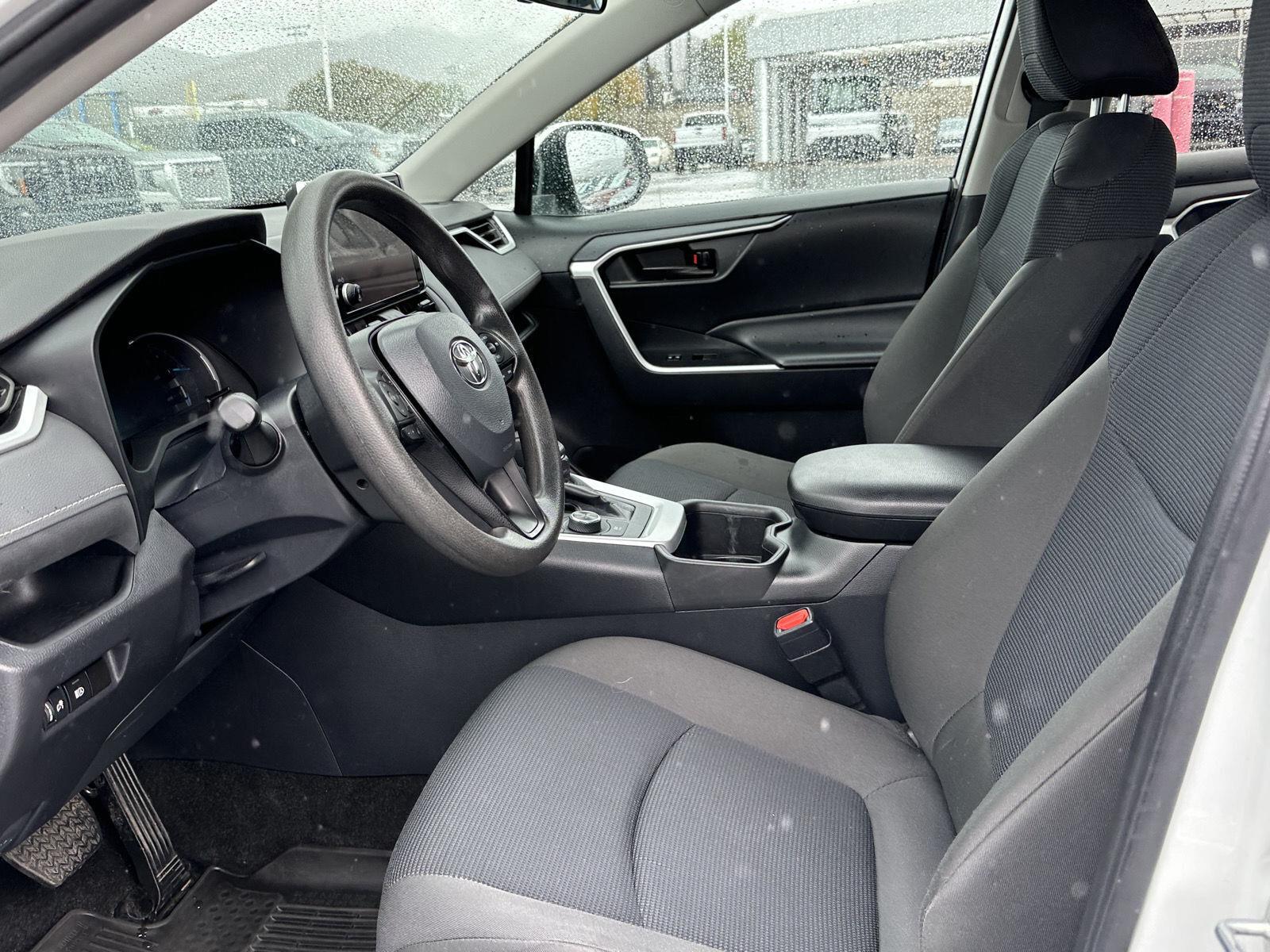 2024 Toyota RAV4 LE - Photo 7