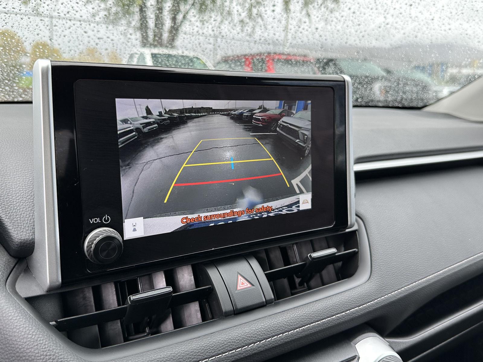 2024 Toyota RAV4 LE - Photo 9
