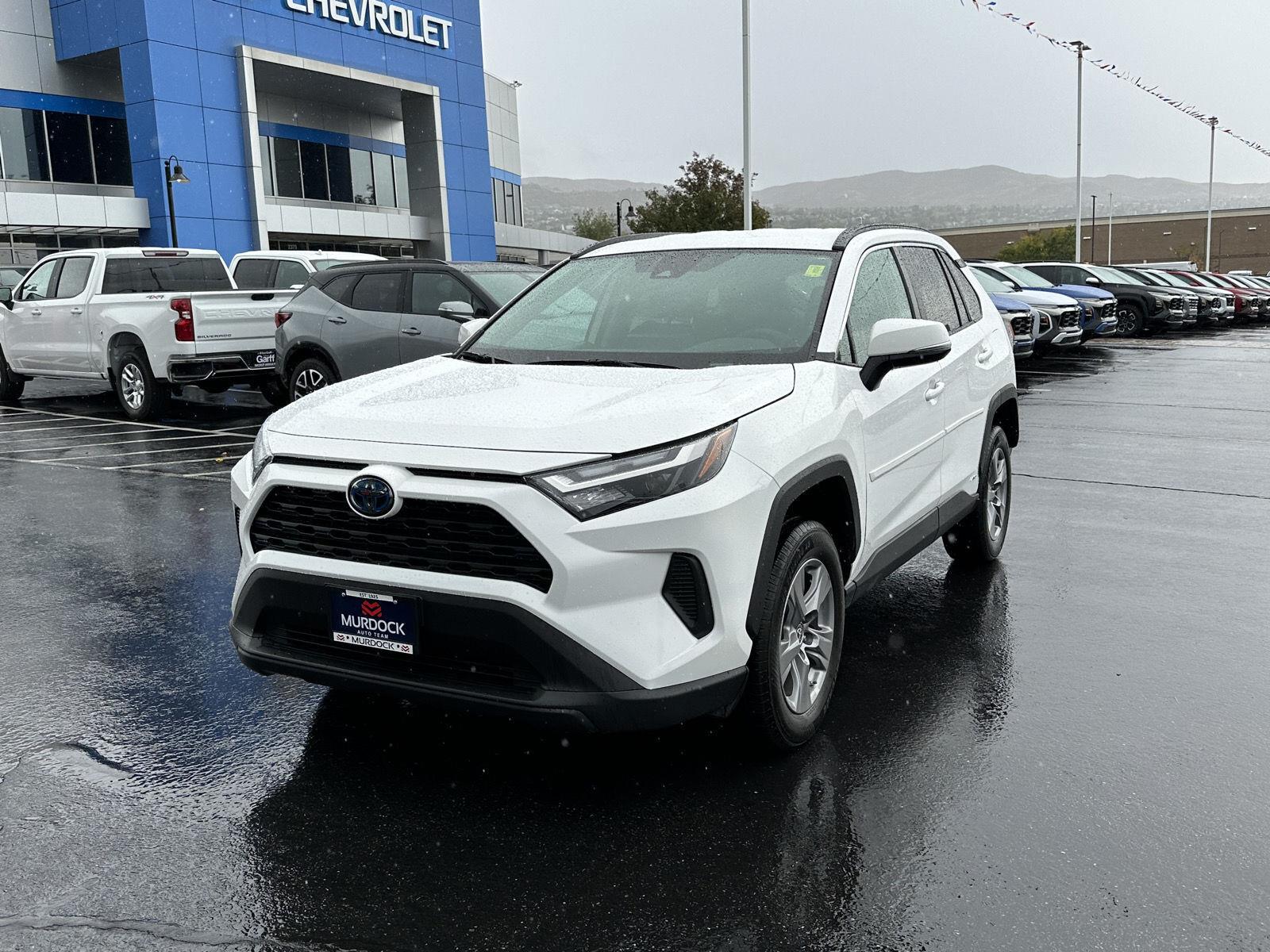 2024 Toyota RAV4 LE - Photo 11