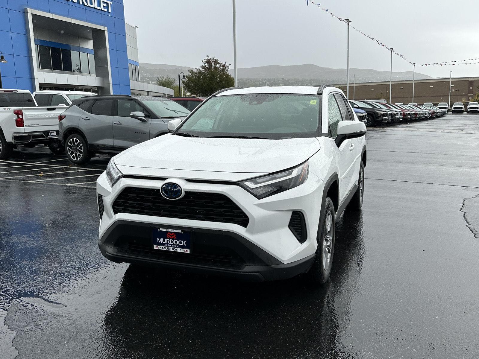 2024 Toyota RAV4 LE - Photo 12