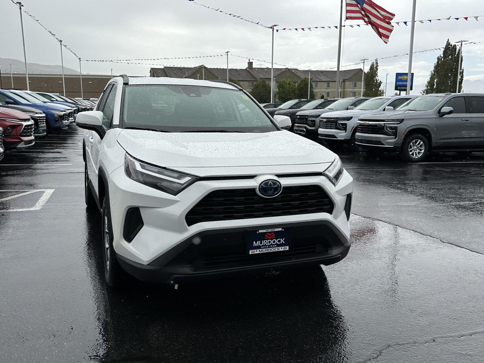 2024 Toyota RAV4 LE - Photo 14