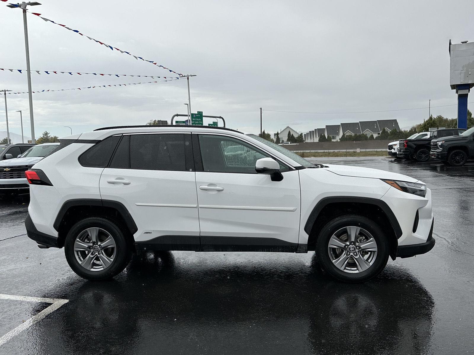 2024 Toyota RAV4 LE - Photo 17