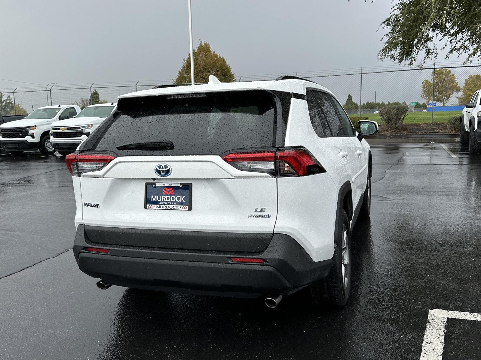 2024 Toyota RAV4 LE - Photo 18