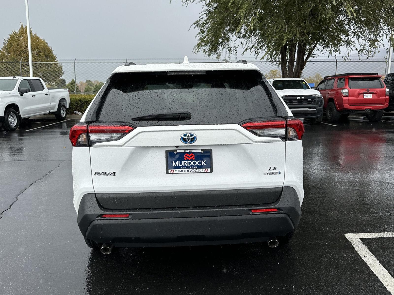 2024 Toyota RAV4 LE - Photo 19
