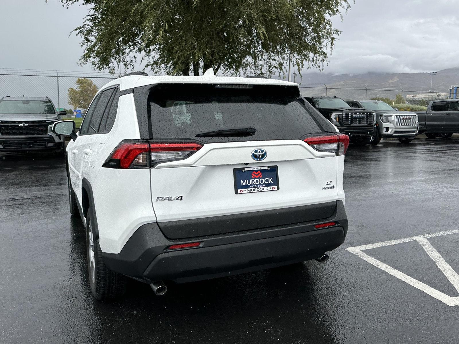2024 Toyota RAV4 LE - Photo 20