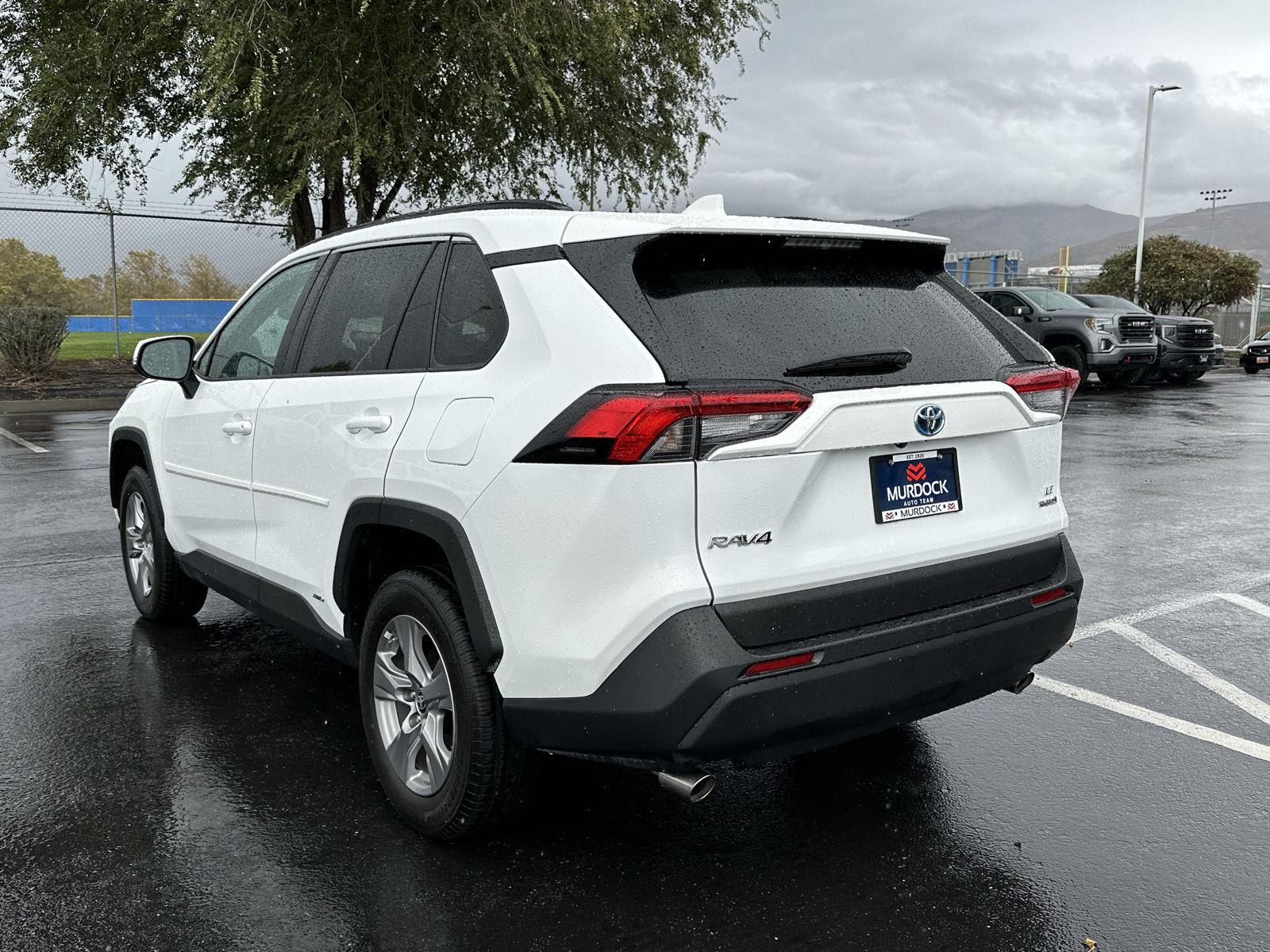 2024 Toyota RAV4 LE - Photo 21