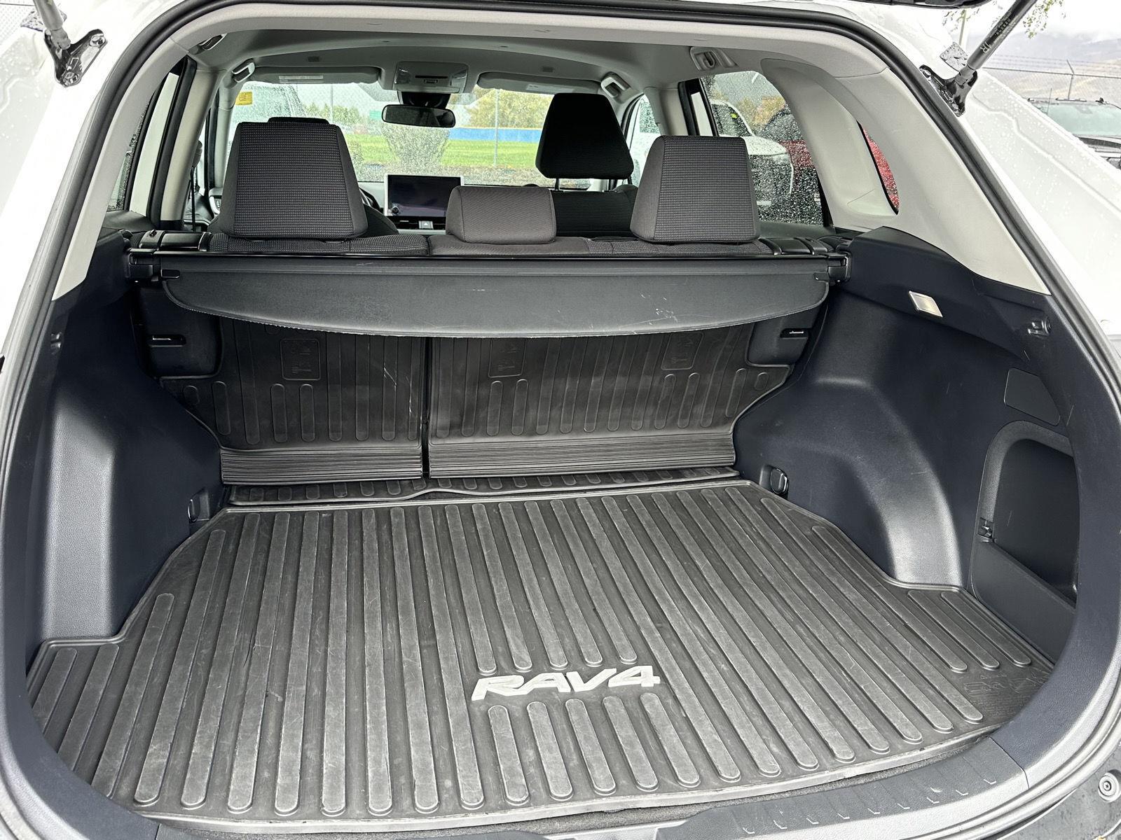 2024 Toyota RAV4 LE - Photo 24