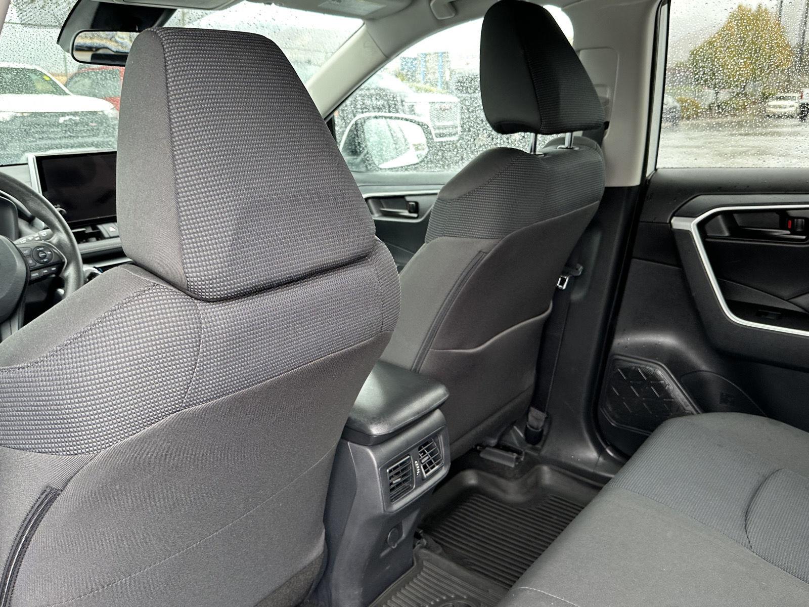 2024 Toyota RAV4 LE - Photo 25