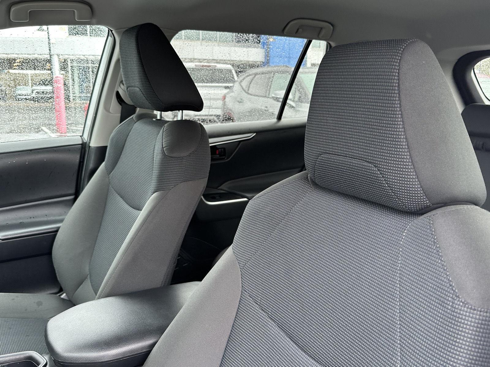 2024 Toyota RAV4 LE - Photo 27
