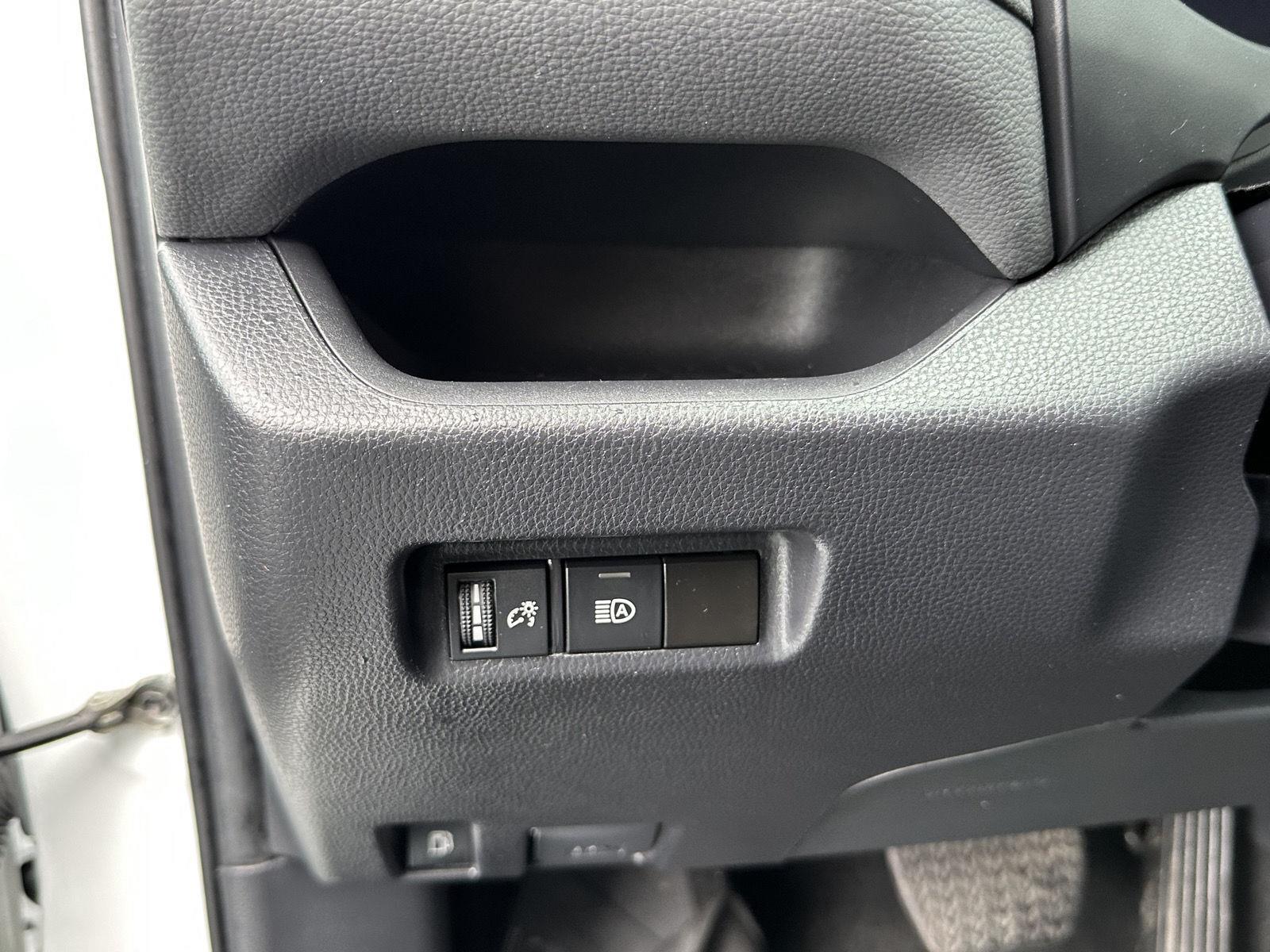 2024 Toyota RAV4 LE - Photo 29