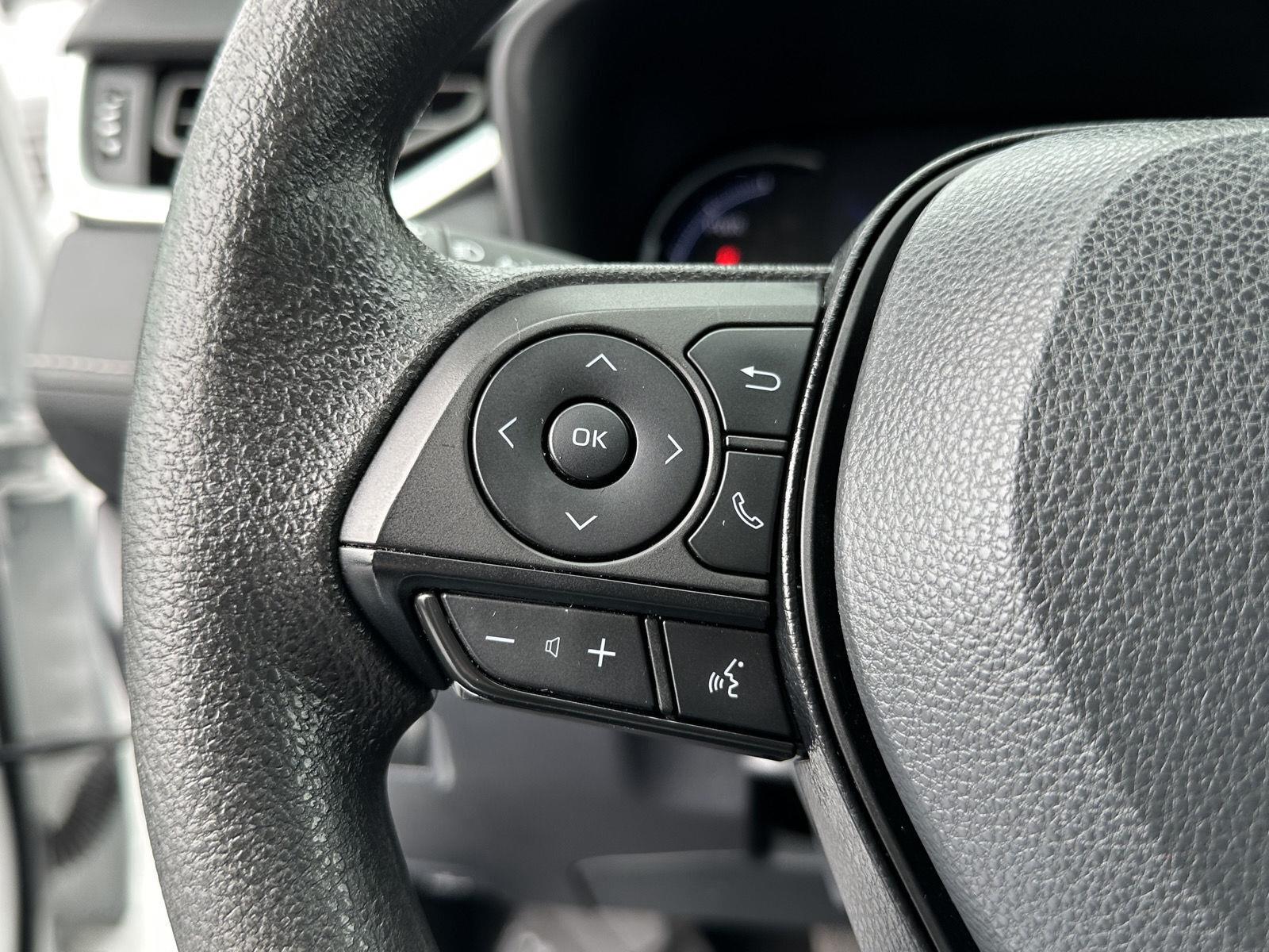 2024 Toyota RAV4 LE - Photo 32