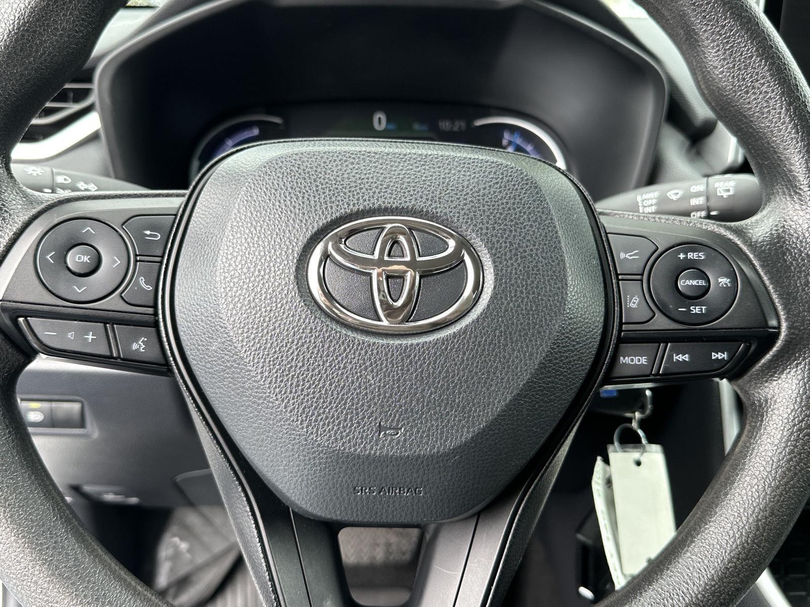 2024 Toyota RAV4 LE - Photo 33