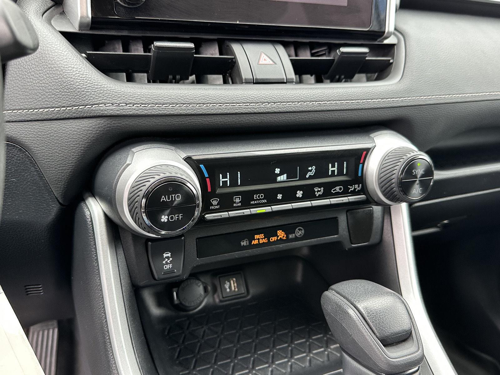 2024 Toyota RAV4 LE - Photo 36