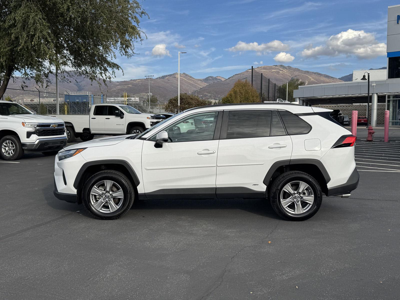 2024 Toyota RAV4 LE - Photo 9
