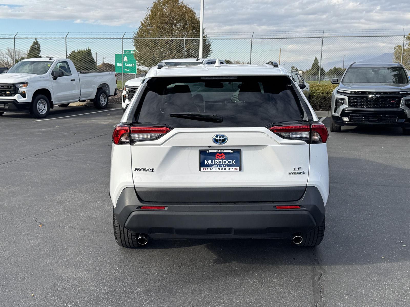 2024 Toyota RAV4 LE - Photo 10